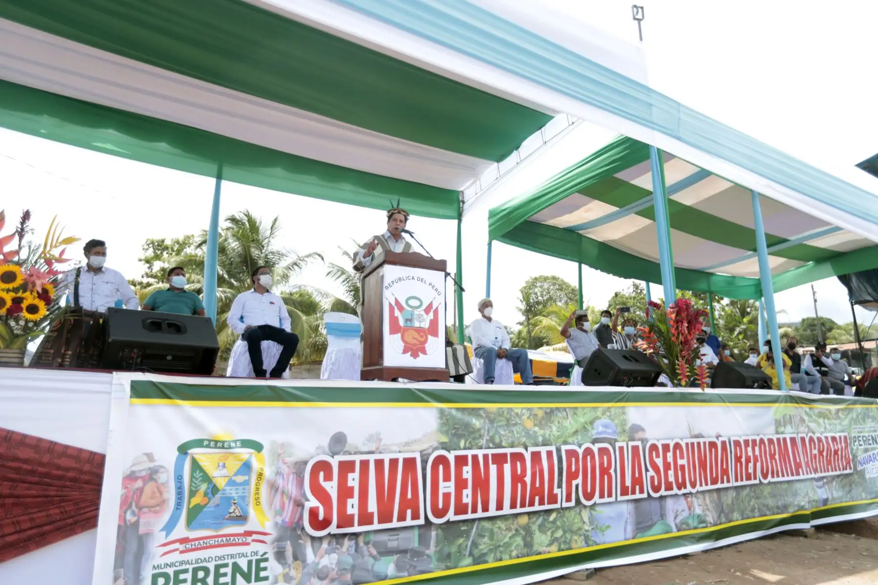 El presidente Pedro Castillo se reúne con organizaciones de productores y autoridades locales de Junín, en la Cumbre Regional Amazónica, que se desarrolla en el distrito de Perené. Foto: ANDINA/Prensa Presidencia