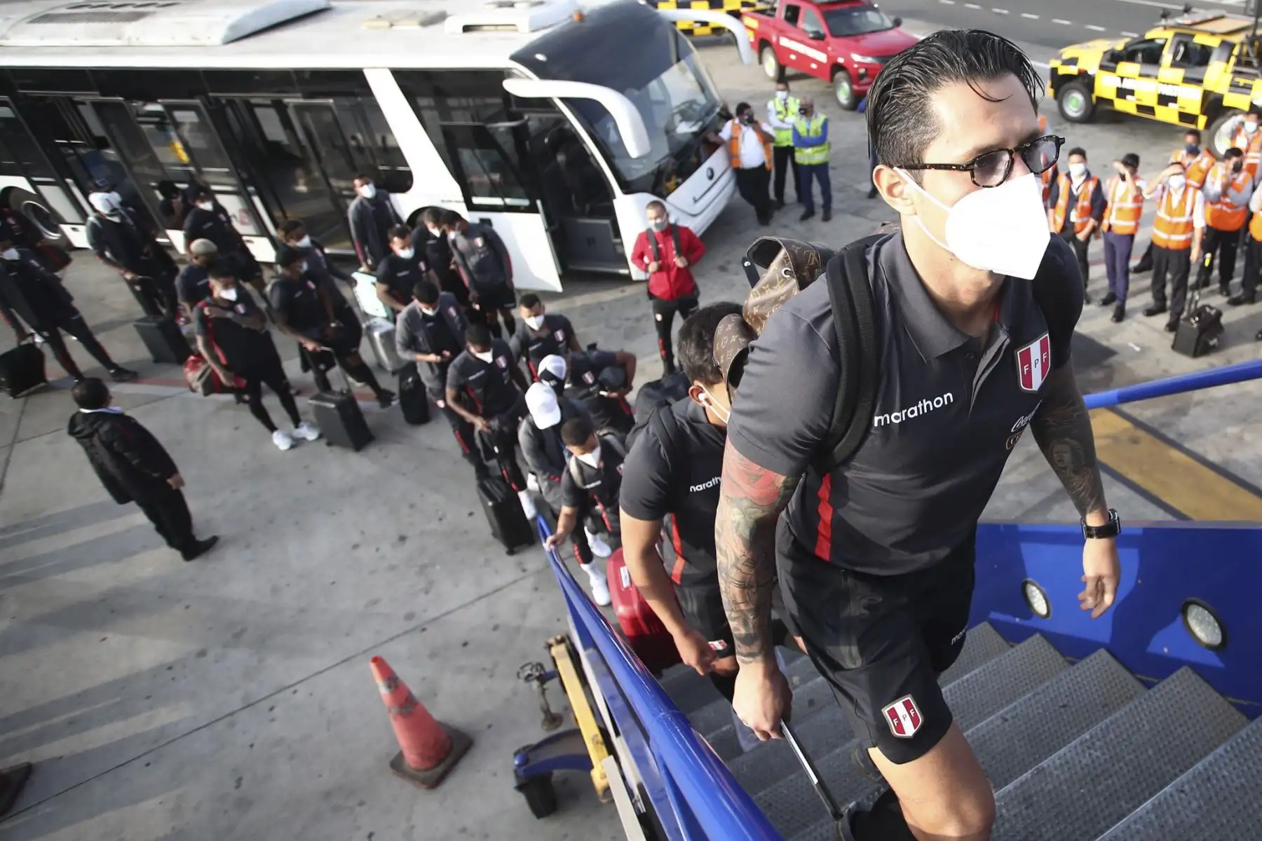 La selección peruana viajó a Caracas para enfrentar a la selección venezolana este martes por las clasificatorias al mundial Catar 2022. Foto: FPF