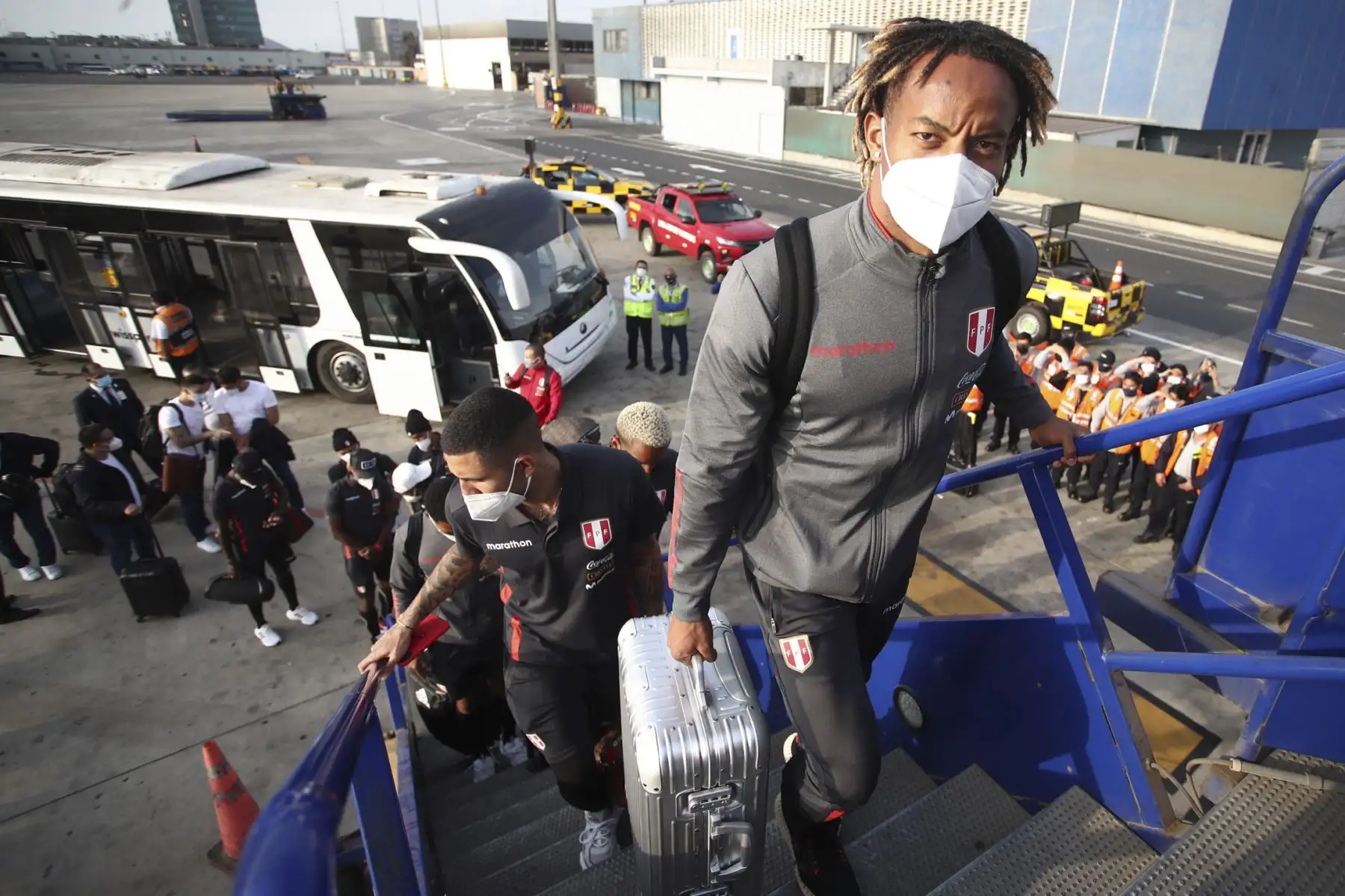 La selección peruana viajó a Caracas para enfrentar a la selección venezolana este martes por las clasificatorias al mundial Catar 2022. Foto: FPF