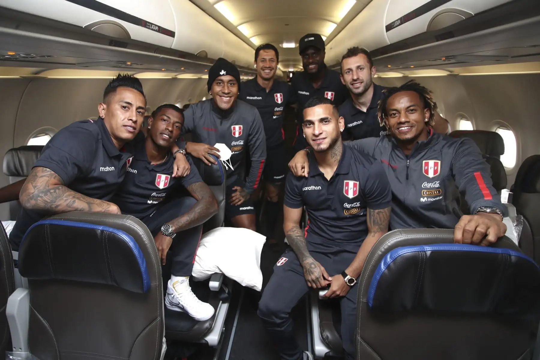 La selección peruana viajó a Caracas para enfrentar a la selección venezolana este martes por las clasificatorias al mundial Catar 2022. Foto: FPF