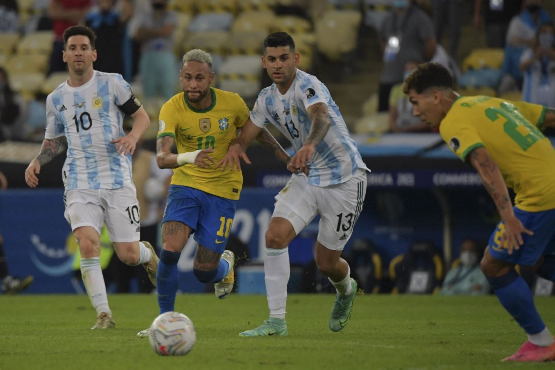 Brasil y Argentina juegan el clásico sudamericano en Buenos Aires