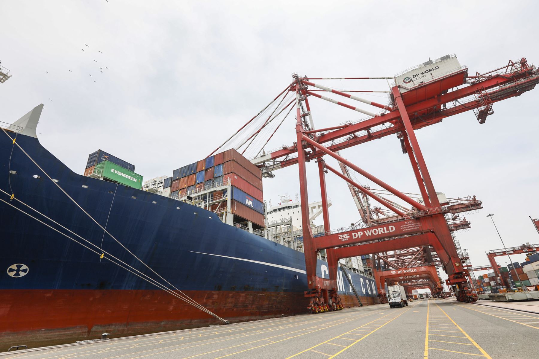 Exportaciones crecen y en primer cuatrimestre bordean los US$ 21,000 millones