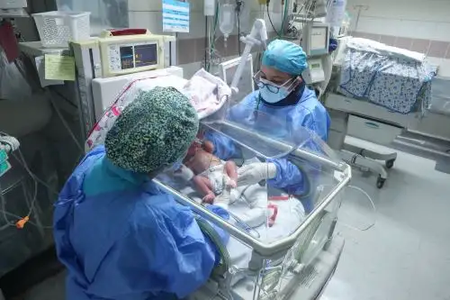 La prematurida no es una enfermedad, es una condición con la que llega al mundo un recién nacido y que puede superar por una serie de tratamientos pero sobre todo por el amor de su progenitora y profesionales que luchan por lograrlo. Foto: ANDINA/Andrés Valle