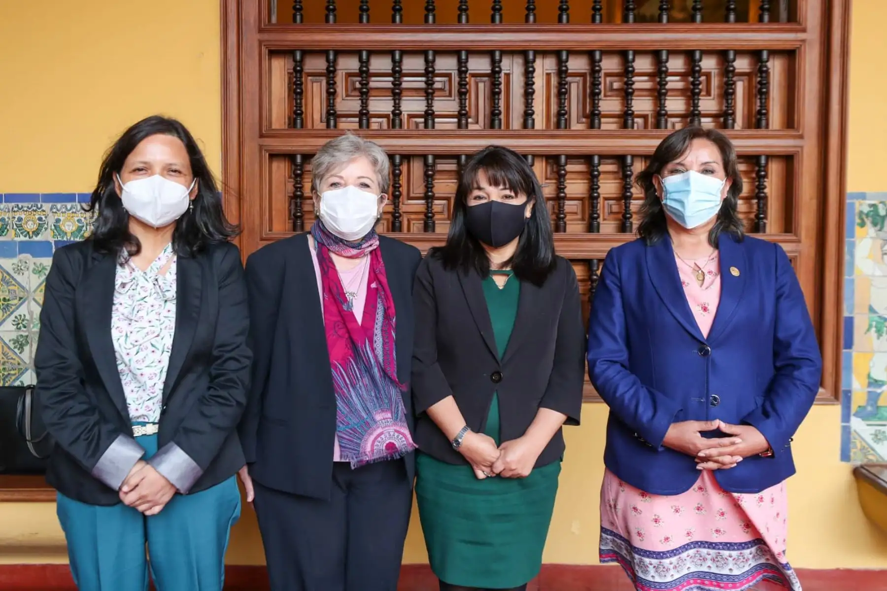 Premier Mirtha Vásquez, junto a ministros de Estado, sostuvieron un encuentro con la secretaria Ejecutiva de CEPAL, Alicia Bárcena, en la Cancillería, donde dialogaron sobre temas relacionados a la salud y la vacunación, recuperación económica, desarrollo social, entre otros. Foto: PCM