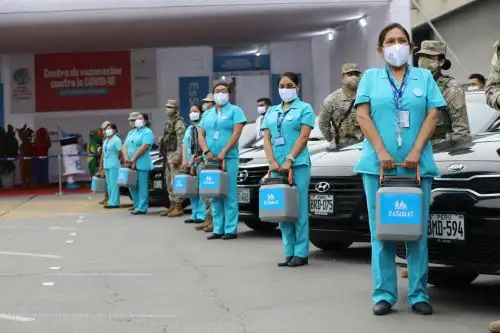 EsSalud presentó esta mañana la flota de 40 unidades vehiculares que trasladarán a las brigadas médicas encargadas de realizar la inmunización a la población asegurada vulnerable que vive en Lima Metropolitana y el Callao. Foto: ANDINA/ EsSaludANDINA/Difusión