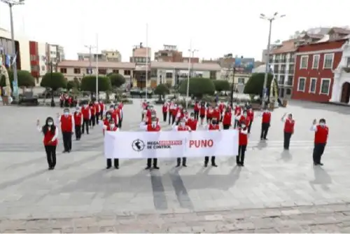 El megaoperativo con enfoque territorial se inició a las 07:00 horas en la plaza de Armas de Puno, donde se congregaron las comisiones de control.