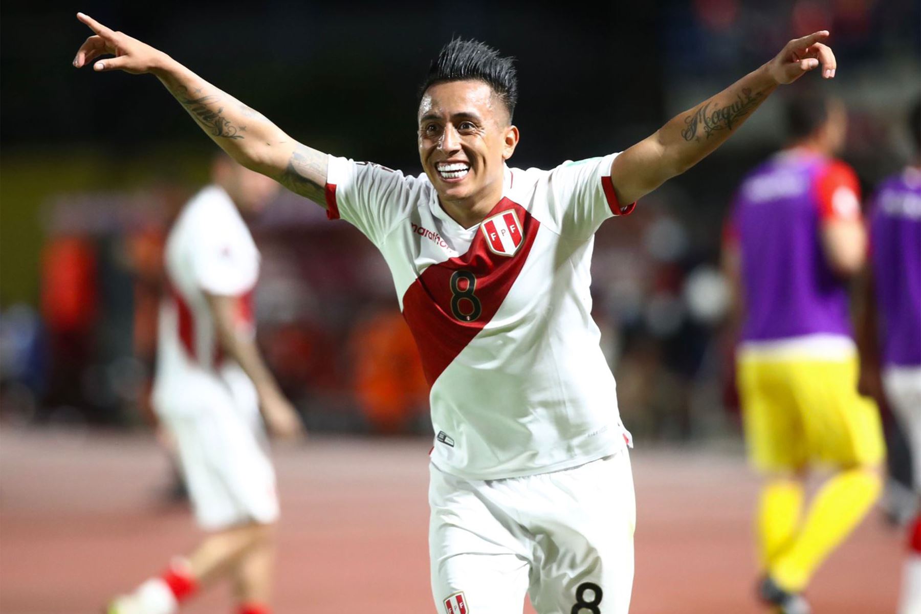 Christian Cueva anota un gol de tiro libre ante Venezuela para poner el 2-1 de nuestra  Selección Peruana.
Foto: Selección Peruana