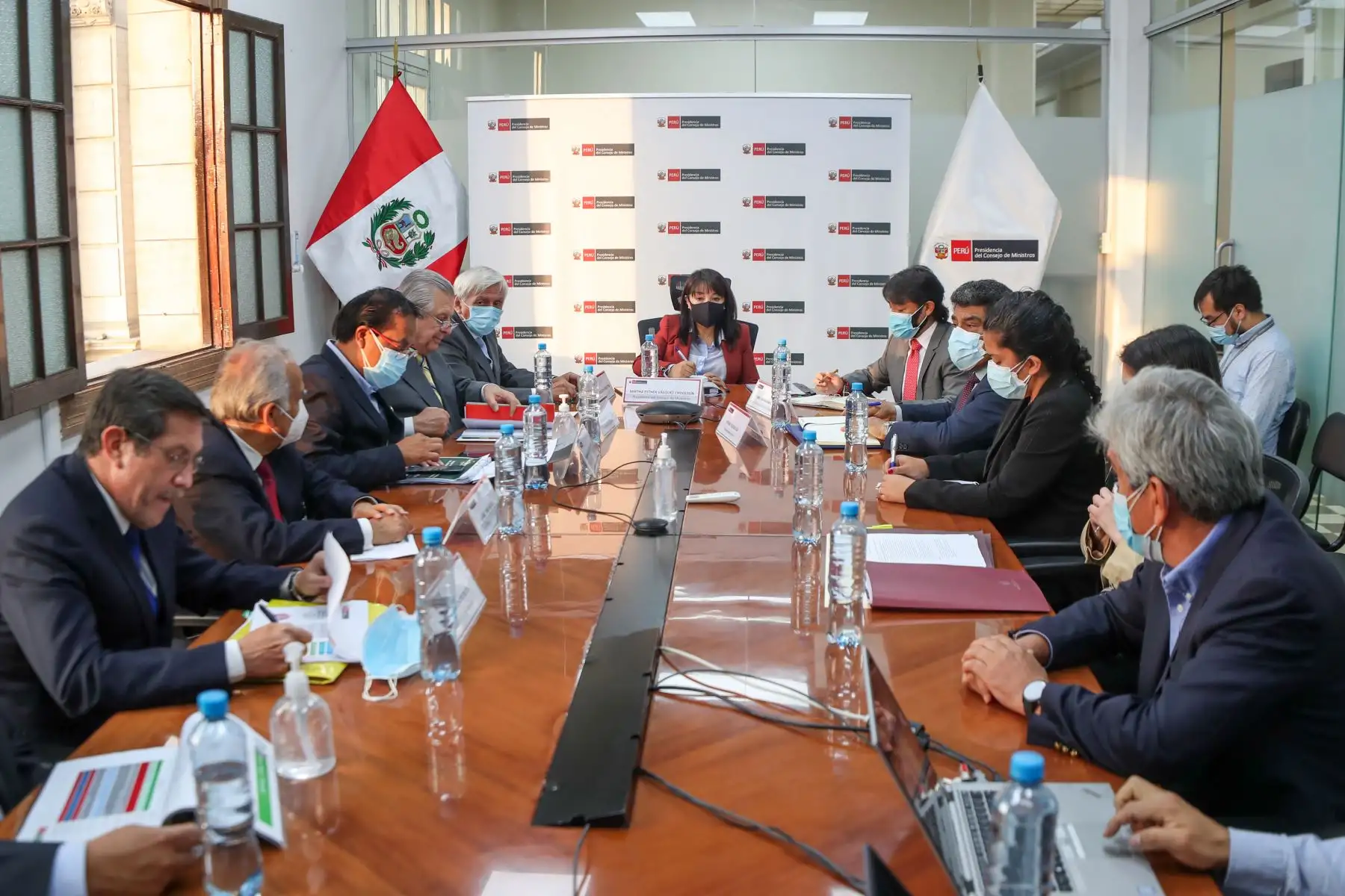 La presidenta del Consejo de Ministros, Mirtha Vásquez lidera reunión de la Comisión Multisectorial para la masificación del gas natural, con la presencia de  ministros de los sectores : Economía, Justicia, Energía y Minas;  y Comercio Exterior .
Foto: PCM