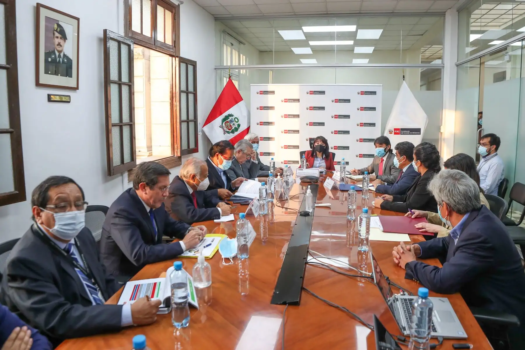 La presidenta del Consejo de Ministros, Mirtha Vásquez lidera reunión de la Comisión Multisectorial para la masificación del gas natural, con la presencia de  ministros de los sectores : Economía, Justicia, Energía y Minas;  y Comercio Exterior .
Foto: PCM