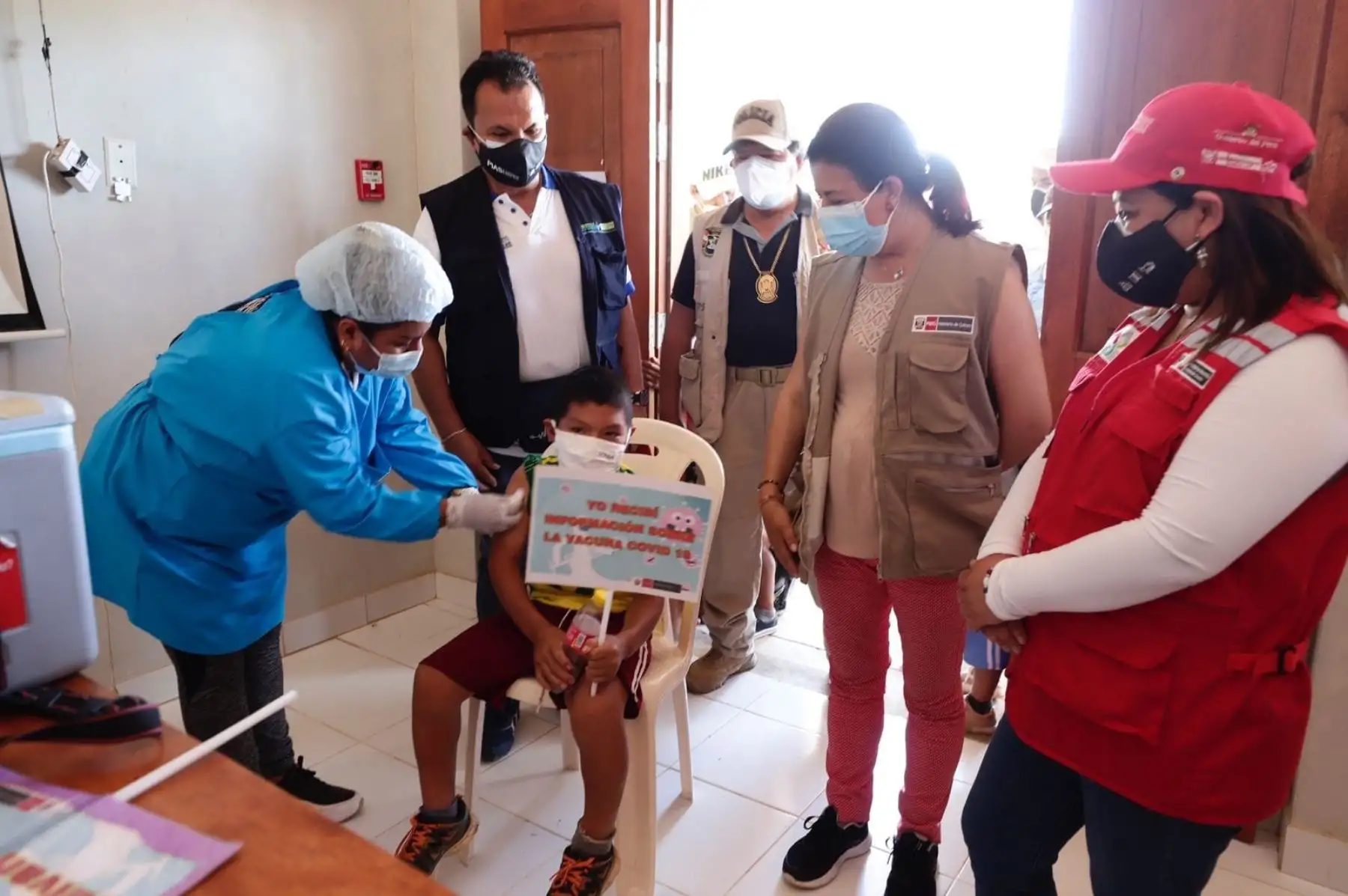 En representación del Poder Ejecutivo, la ministra de Cultura Gisela Ortiz junto a la viceministra de Interculturalidad Rocilda Nunta, llegaron hoy a la localidad Cabo Pantoja, distrito de Torres Causana, provincia de Maynas, región Loreto, para supervisar las acciones de articulación implementadas para el proceso de vacunación contra la covid-19, en el marco de la Cuarta Campaña Complementaria de la Plataforma Itinerante de Acción Social (PIAS) Aérea. Foto: PCM