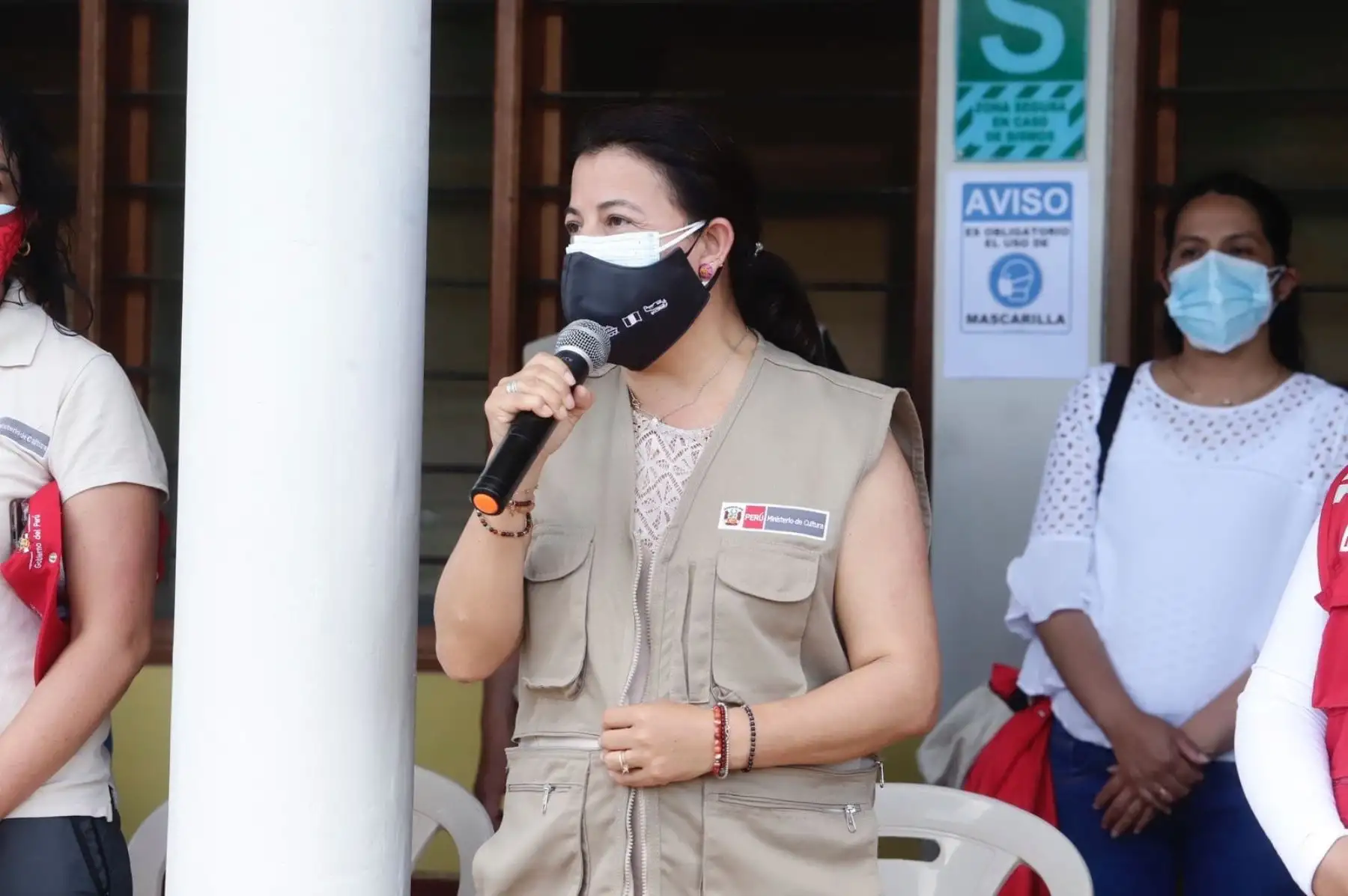 En representación del Poder Ejecutivo, la ministra de Cultura Gisela Ortiz junto a la viceministra de Interculturalidad Rocilda Nunta, llegaron hoy a la localidad Cabo Pantoja, distrito de Torres Causana, provincia de Maynas, región Loreto, para supervisar las acciones de articulación implementadas para el proceso de vacunación contra la covid-19, en el marco de la Cuarta Campaña Complementaria de la Plataforma Itinerante de Acción Social (PIAS) Aérea. Foto: PCM