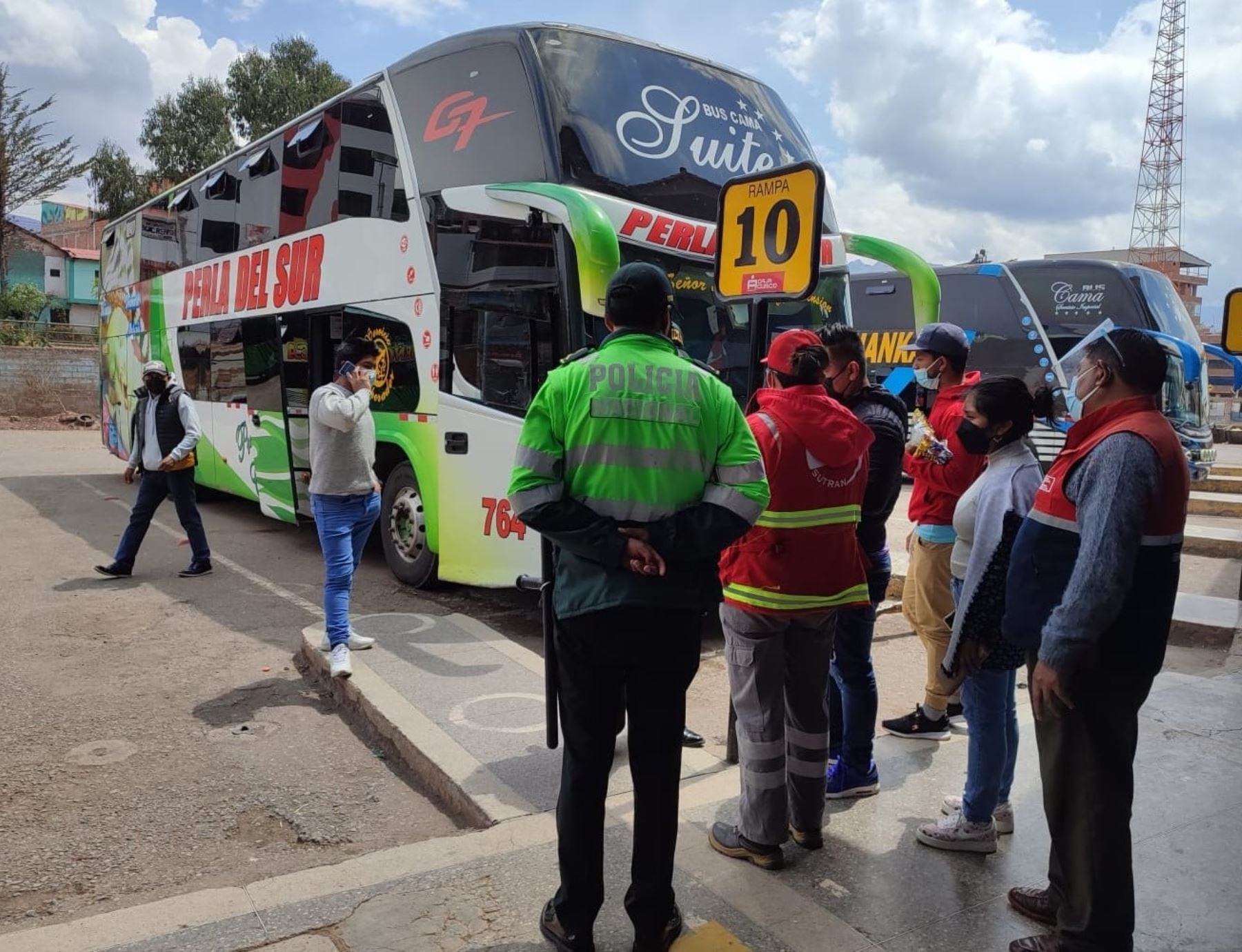 Autoridades de Cusco extreman controles en el terminal terrestre para verificar medidas frente al covid-19.