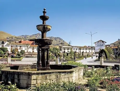 La hermosa plaza de Armas de Huamachuco, en La Libertad, es una de las más grandes del país.