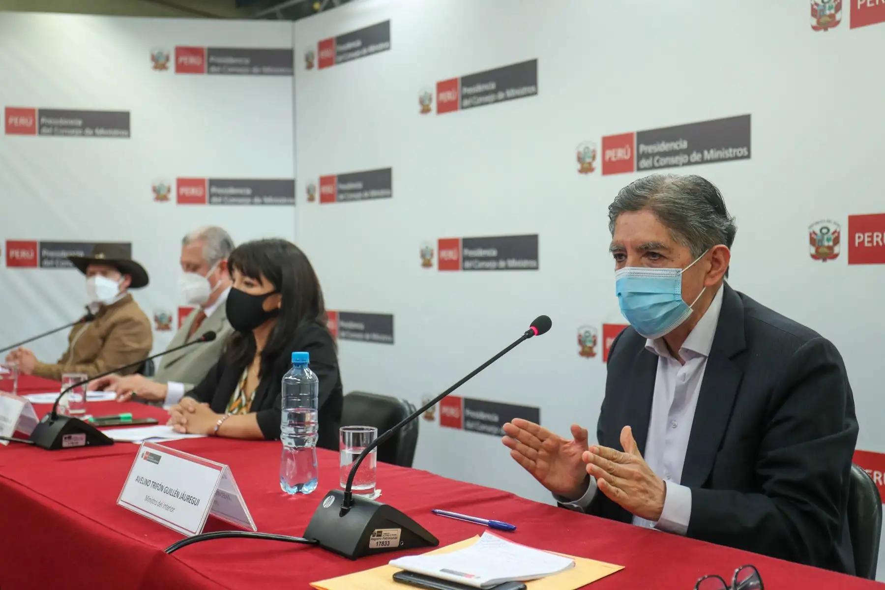 La jefa del Gabinete Ministerial, Mirtha Vásquez, junto con ministros de Estado, informan a la ciudadanía sobre las decisiones adoptadas en el Consejo de Ministros. Foto: PCM
