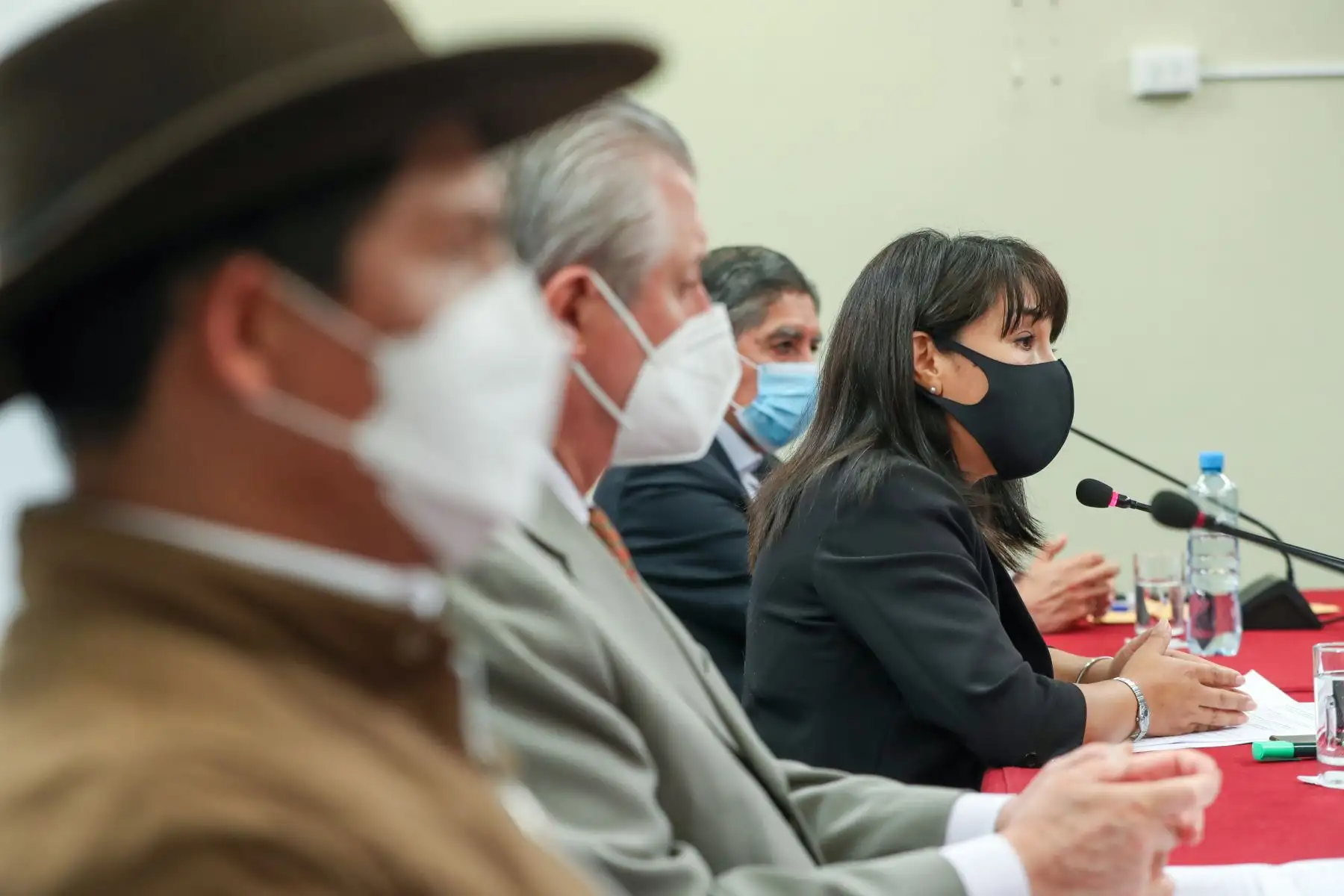 La jefa del Gabinete Ministerial, Mirtha Vásquez, junto con ministros de Estado, informan a la ciudadanía sobre las decisiones adoptadas en el Consejo de Ministros. Foto: PCM