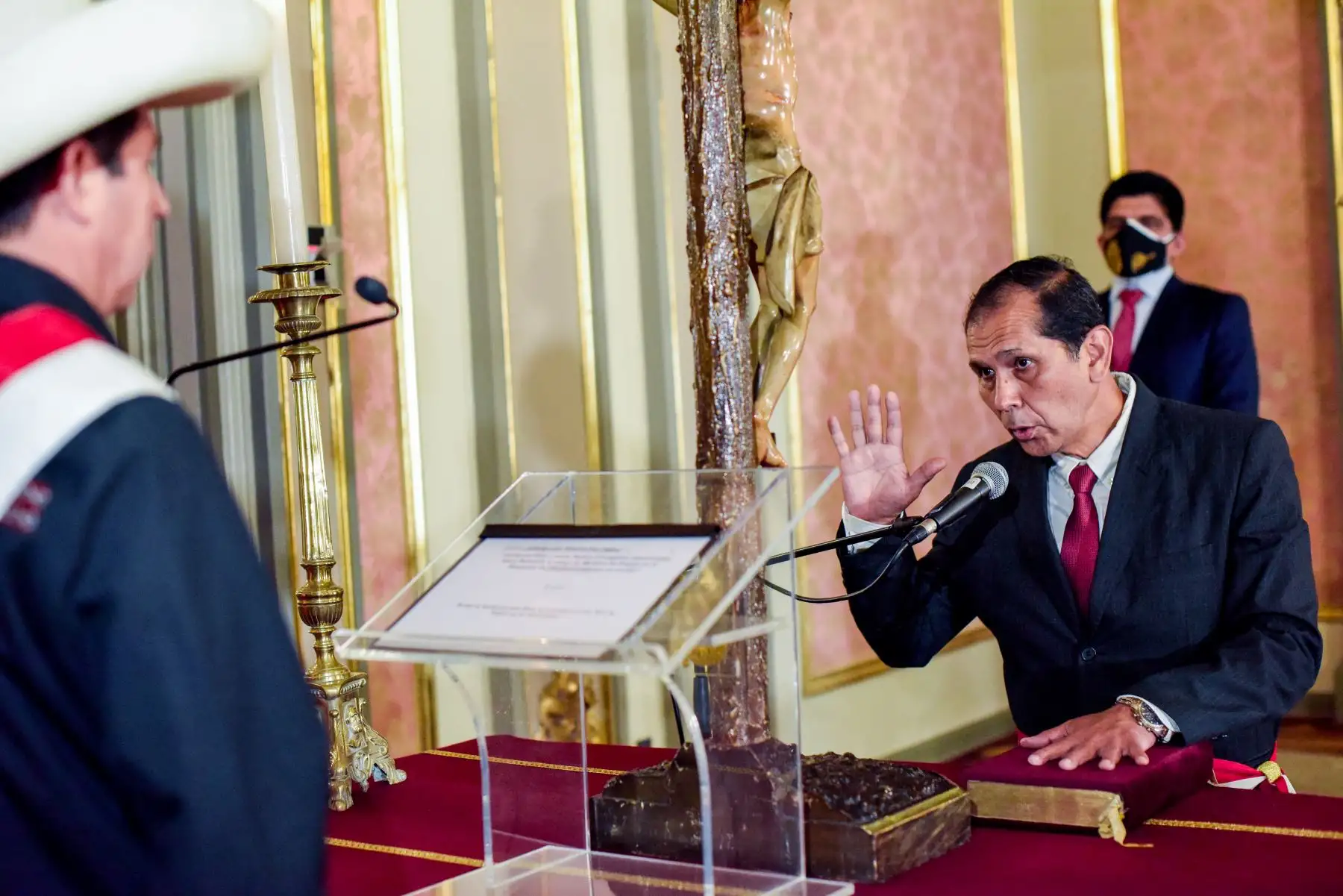 Presidente de la República, Pedro Castillo, toma juramento a los ministros de Defensa, Juan Carrasco Millones, y de la Producción, Jorge Luis Prado palomino, en Palacio de Gobierno. Foto: ANDINA/Prensa Presidencia Presidente de la República, Pedro Castillo, toma juramento a los ministros de Defensa, Juan Carrasco Millones, y de la Producción, Jorge Luis Prado palomino, en Palacio de Gobierno. Foto: ANDINA/Prensa Presidencia