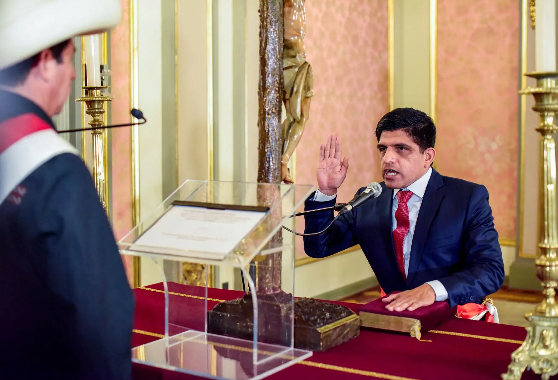 Presidente de la República, Pedro Castillo, toma juramento a los ministros de Defensa, Juan Carrasco Millones, y de la Producción, Jorge Luis Prado Palomino, en Palacio de Gobierno. Foto: ANDINA/Prensa Presidencia Presidente de la República, Pedro Castillo, toma juramento a los ministros de Defensa, Juan Carrasco Millones, y de la Producción, Jorge Luis Prado Palomino, en Palacio de Gobierno. Foto: ANDINA/Prensa Presidencia