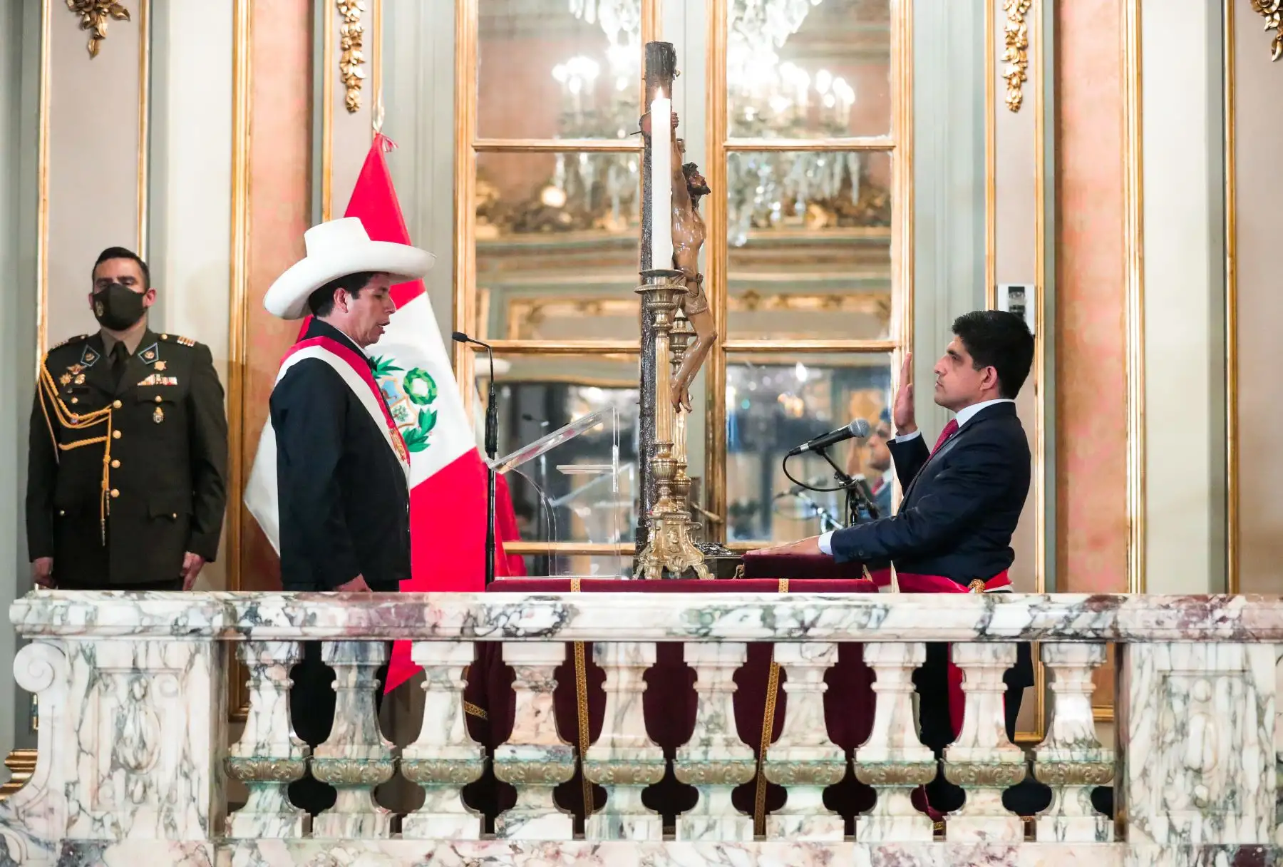 Presidente de la República, Pedro Castillo, toma juramento a los ministros de Defensa, Juan Carrasco Millones, y de la Producción, Jorge Luis Prado Palomino, en Palacio de Gobierno. Foto: ANDINA/Prensa Presidencia Presidente de la República, Pedro Castillo, toma juramento a los ministros de Defensa, Juan Carrasco Millones, y de la Producción, Jorge Luis Prado Palomino, en Palacio de Gobierno. Foto: ANDINA/Prensa Presidencia