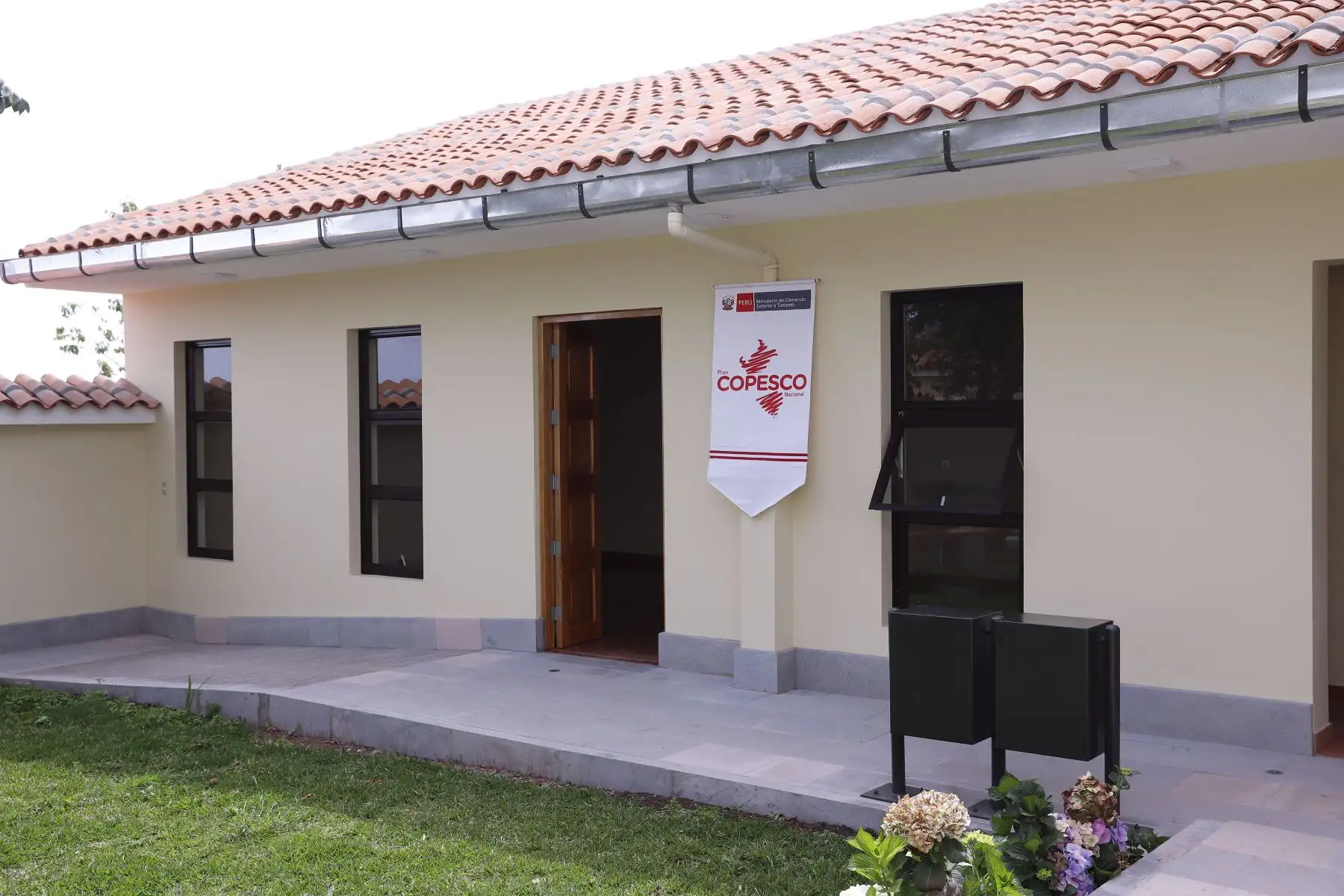 El ministro de Comercio Exterior y Turismo, Roberto Sánchez  llega a la región Ayacucho para participar en la entrega de la obra de mejoramiento de la Casa de Capitulación y Museo del Sitio de Quinua.
Foto: Mincetur
