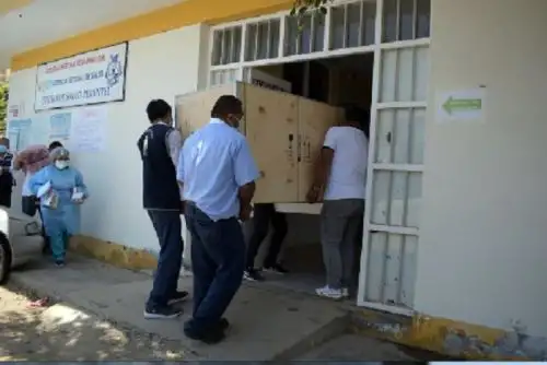 Con donativo del Minsa se refuerza la cadena de frío en el 100 % de centros, puestos de salud y hospitales de toda la región Lambayeque, principalmente para la conservación de vacunas; incluidos los biológicos contra la covid-19.