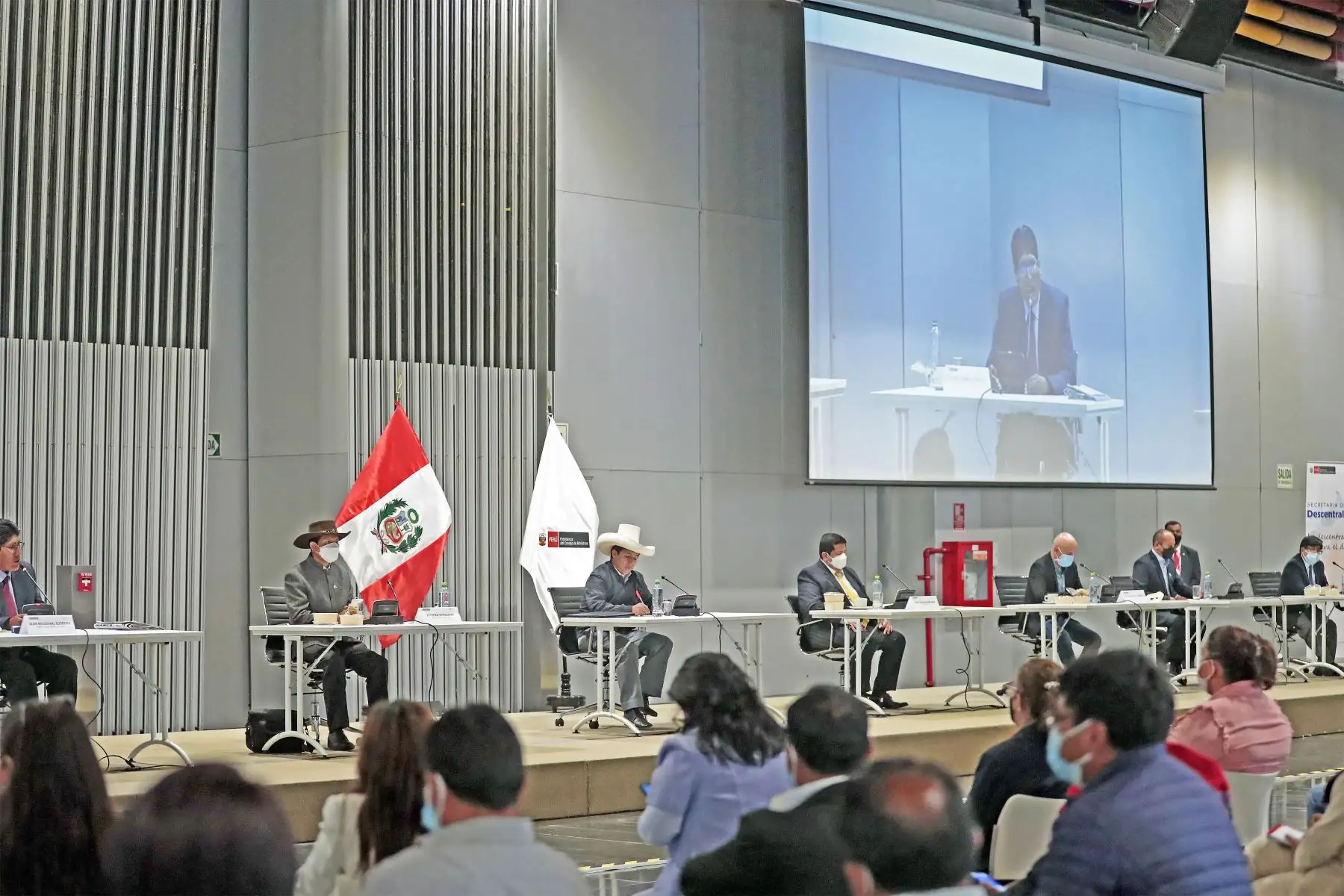 Presidente de la República, Pedro Castillo, asistió al Encuentro del Ejecutivo con alcaldes de municipalidades rurales y urbanas trabajando por el desarrollo local, que se desarrolló en el  Centro de Convenciones de Lima.
Foto: ANDINA/ Prensa Presidencia
