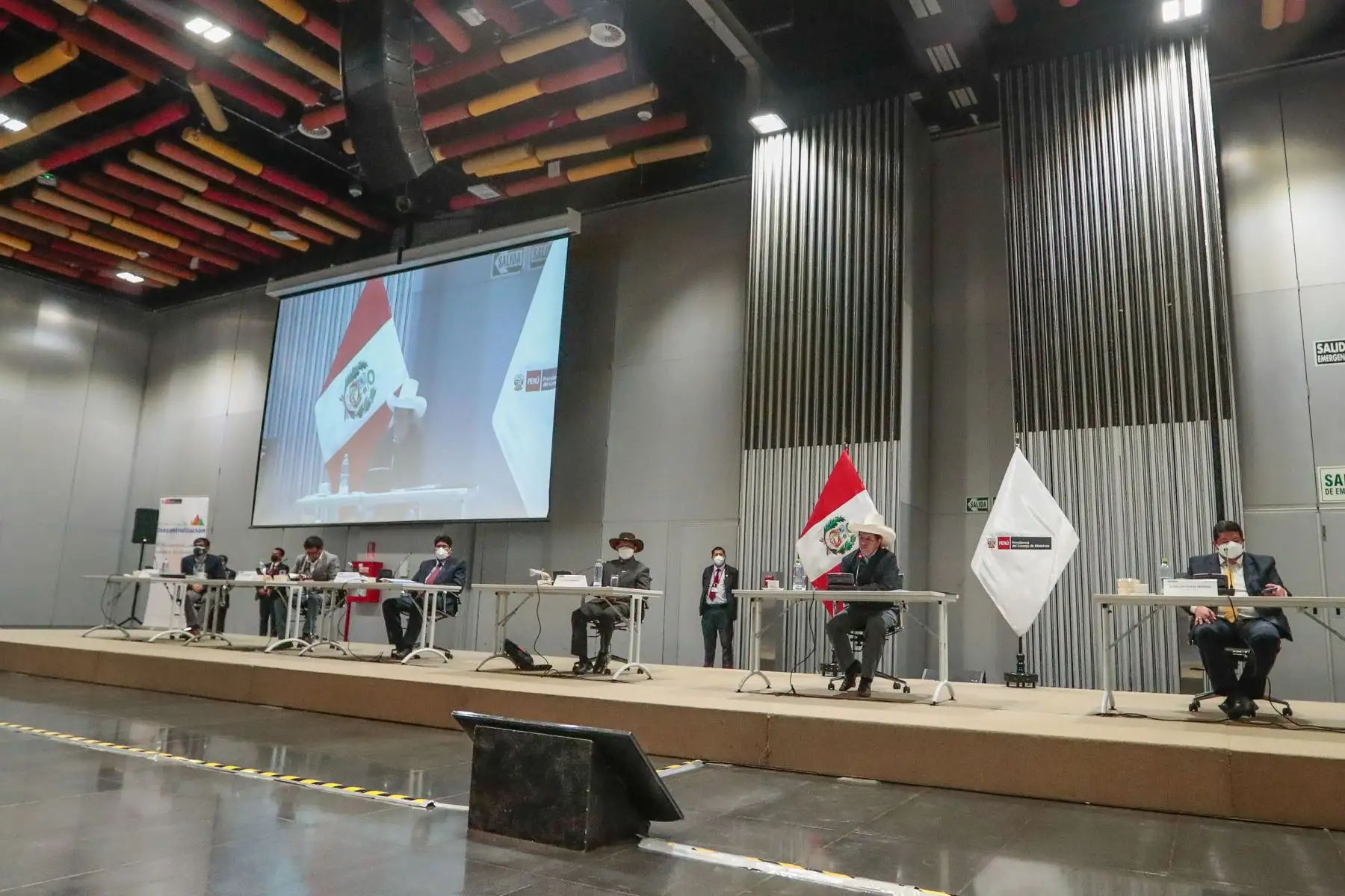 Presidente de la República, Pedro Castillo, asistió al Encuentro del Ejecutivo con alcaldes de municipalidades rurales y urbanas trabajando por el desarrollo local, que se desarrolló en el  Centro de Convenciones de Lima.
Foto: ANDINA/ Prensa Presidencia