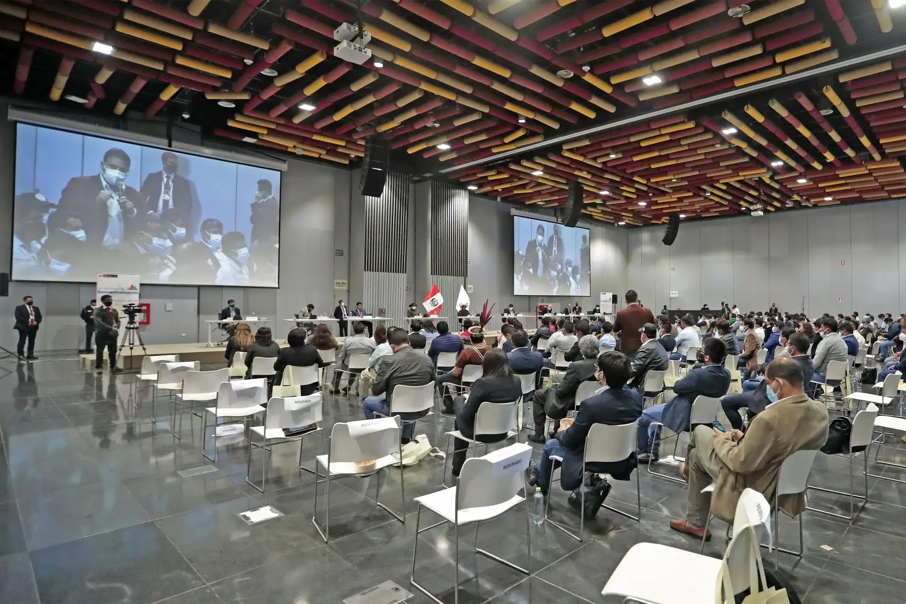 Presidente de la República, Pedro Castillo, asistió al Encuentro del Ejecutivo con alcaldes de municipalidades rurales y urbanas trabajando por el desarrollo local, que se desarrolló en el  Centro de Convenciones de Lima.
Foto: ANDINA/ Prensa Presidencia