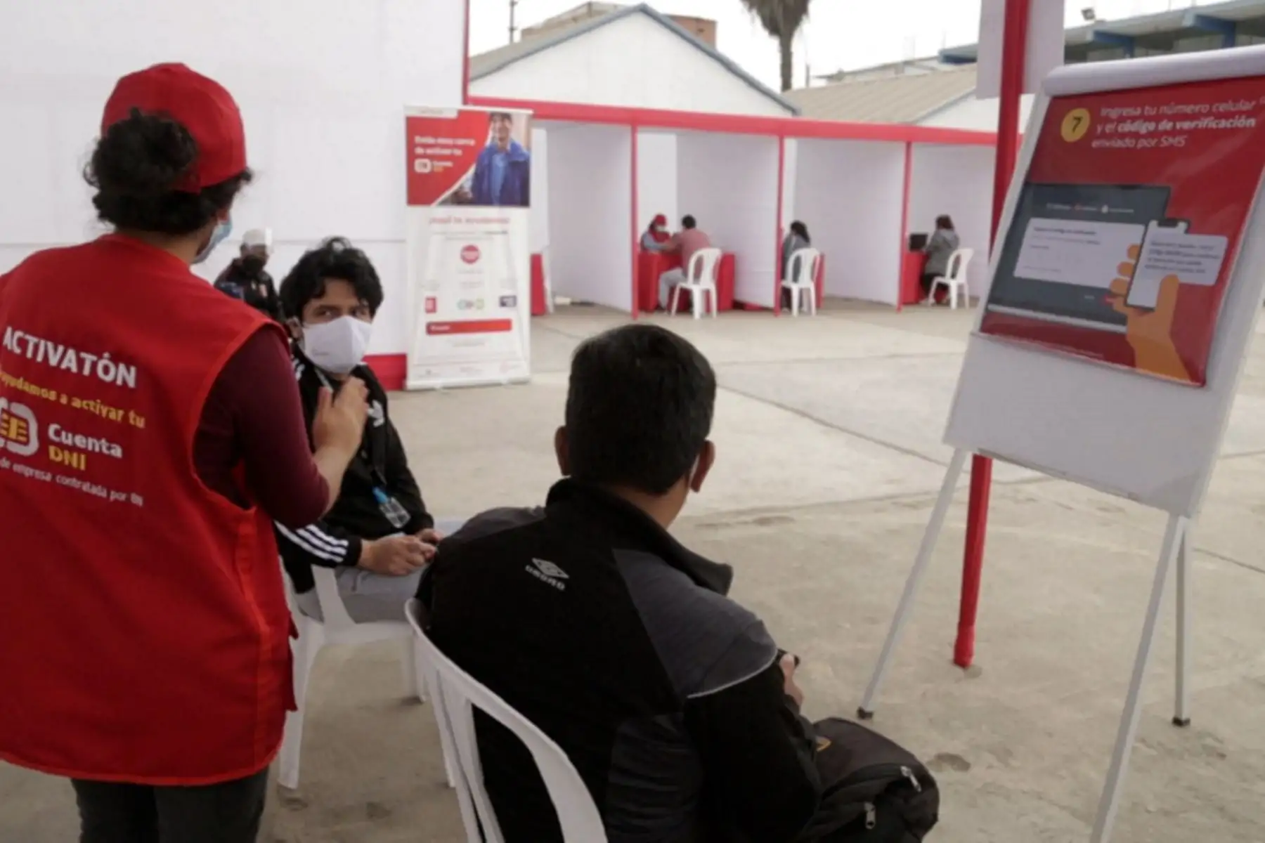Feria de orientación del Banco de la Nación para activar las cuentas DNI. Foto: Cortesía.