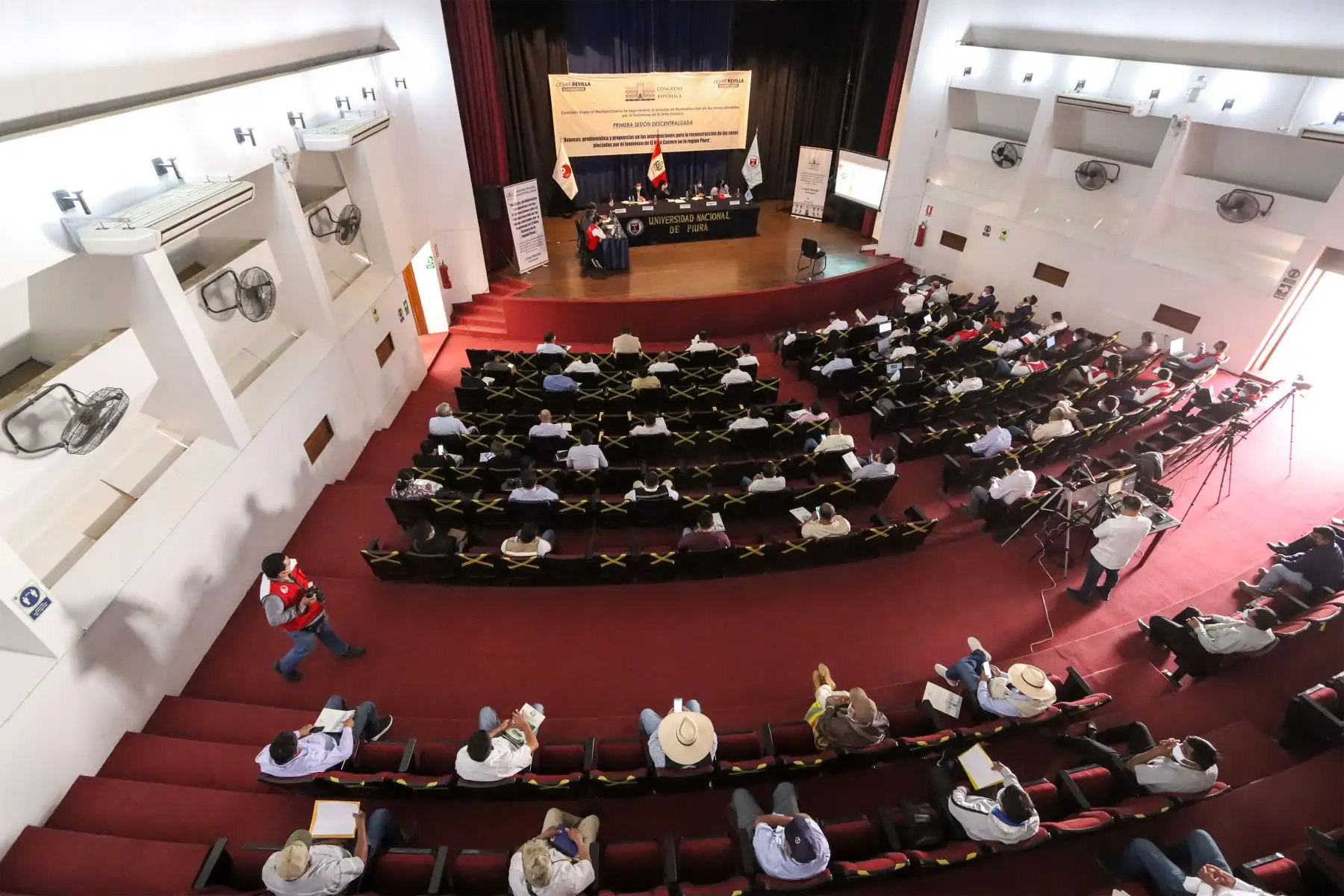 Presentación de la directora ejecutiva de la Autoridad para la Reconstrucción con Cambios, Amalia Moreno, en la sesión descentralizada de la Comisión Especial de seguimiento del proceso de Reconstrucción del Congreso de la República.
Foto: ARCC