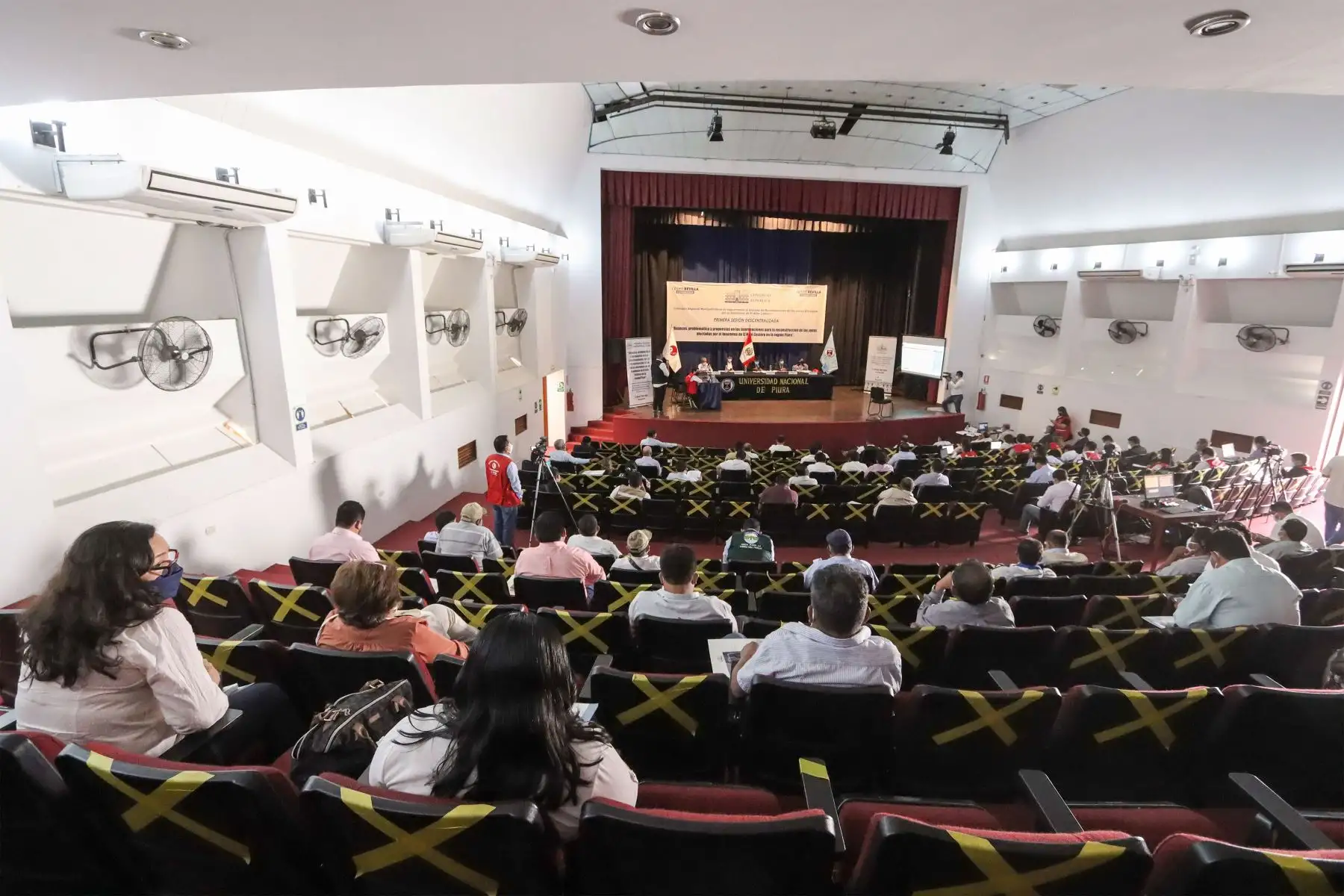 Presentación de la directora ejecutiva de la Autoridad para la Reconstrucción con Cambios, Amalia Moreno, en la sesión descentralizada de la Comisión Especial de seguimiento del proceso de Reconstrucción del Congreso de la República.
Foto: ARCC