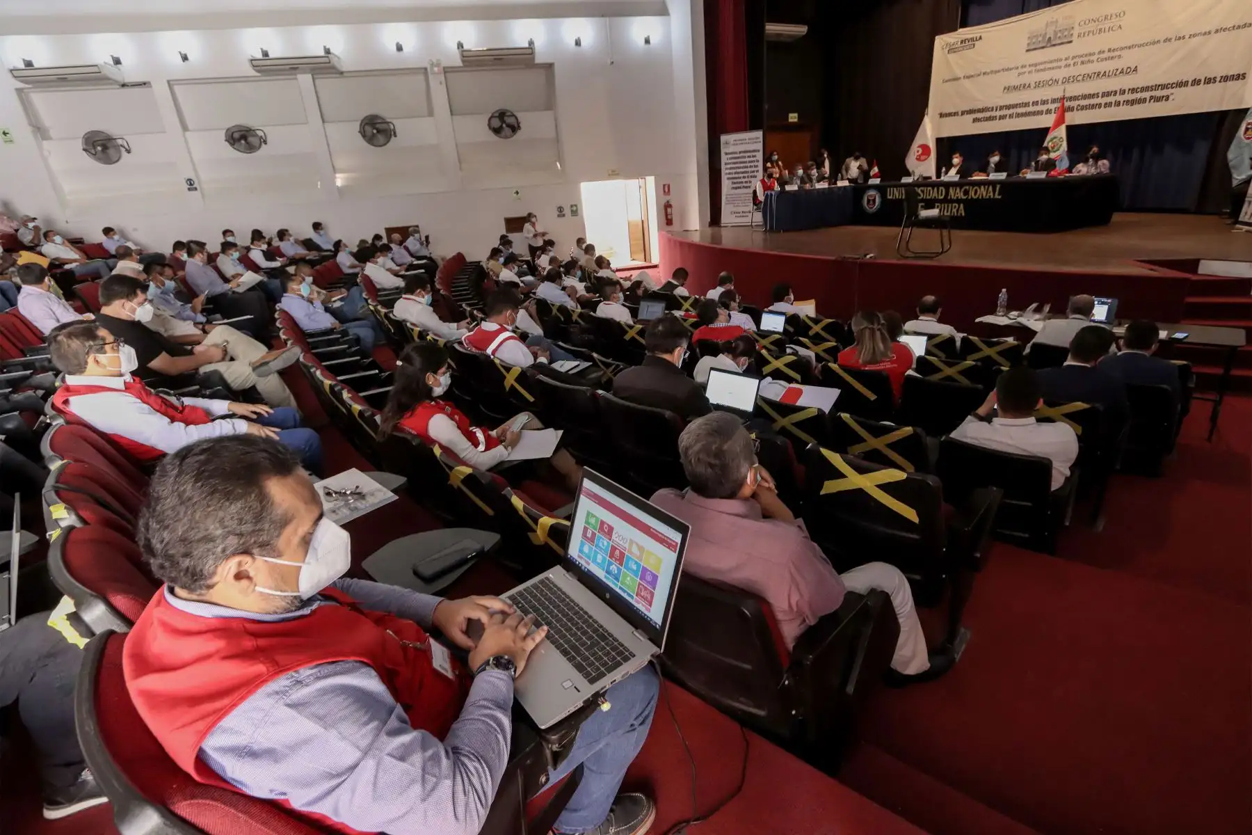 Presentación de la directora ejecutiva de la Autoridad para la Reconstrucción con Cambios, Amalia Moreno, en la sesión descentralizada de la Comisión Especial de seguimiento del proceso de Reconstrucción del Congreso de la República.
Foto: ARCC