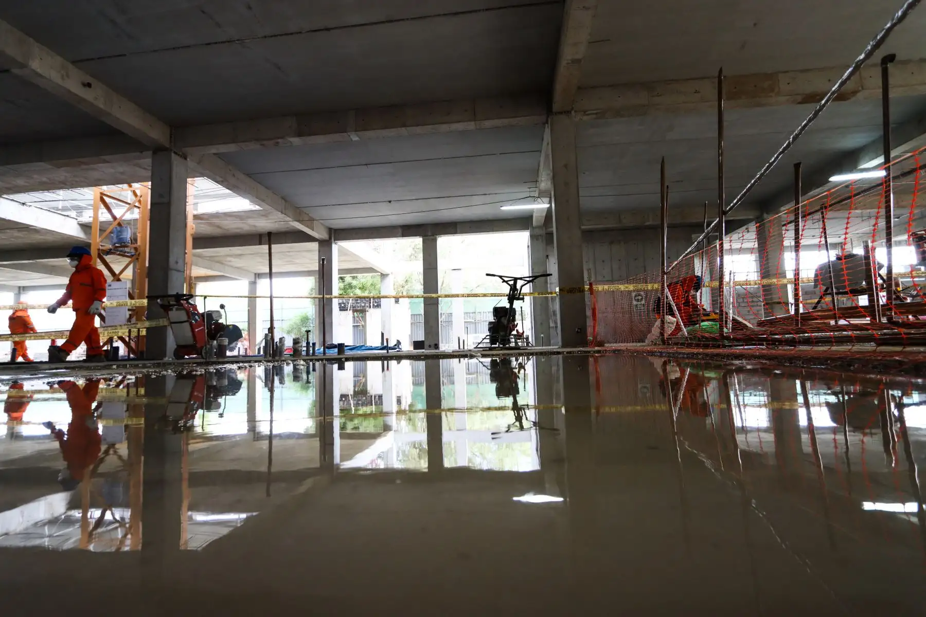 En la actualidad, la obra tiene un avance físico de 20%, donde se viene trabajando pisos de concreto, columnas, techado, entre otros. Este centro contará con espacios para consulta externa, emergencia, centro quirúrgico, patología clínica, hemoterapia, banco de sangre, ecografía, medicina física y rehabilitación, nutrición, farmacia, etc.  
Foto: ARCC