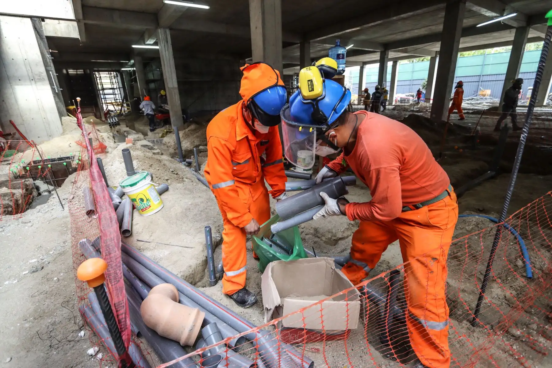 El Centro de Salud Castilla I- 4 tiene previsto entregarse el segundo trimestre del próximo año. El establecimiento se encuentra ubicado en la Urbanización Felipe Cossío del Pomar, del distrito de Castilla, y tiene un área de 7,356 m2.
Foto: ARCC