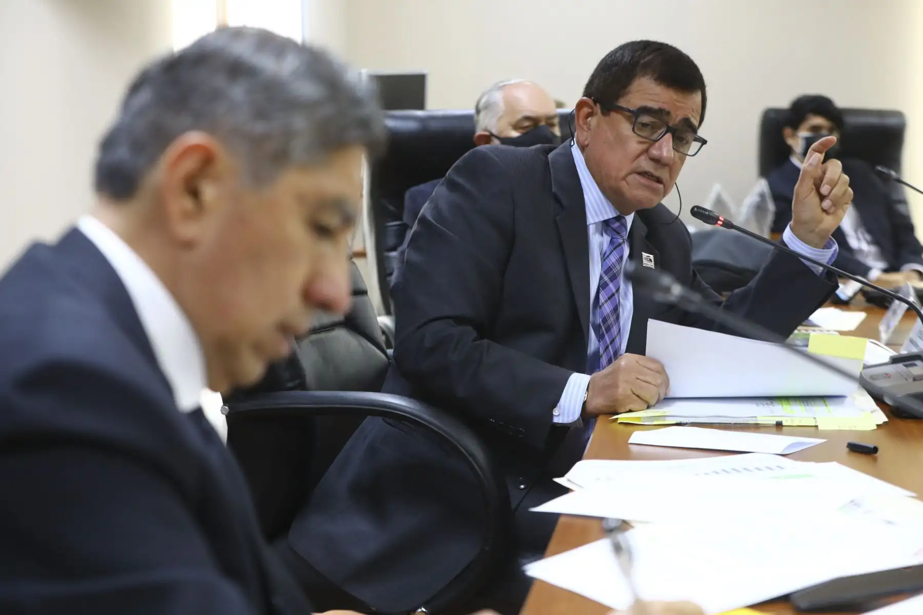 El ministro del Interior, Avelino Guillen, se presenta ante la Comisión de Defensa, Orden Interno, Desarrollo Alternativo y Lucha contra las Drogas del Congreso. Participa el congresista y presidente de la Comisión, José Zapata. Foto: Congreso de la República