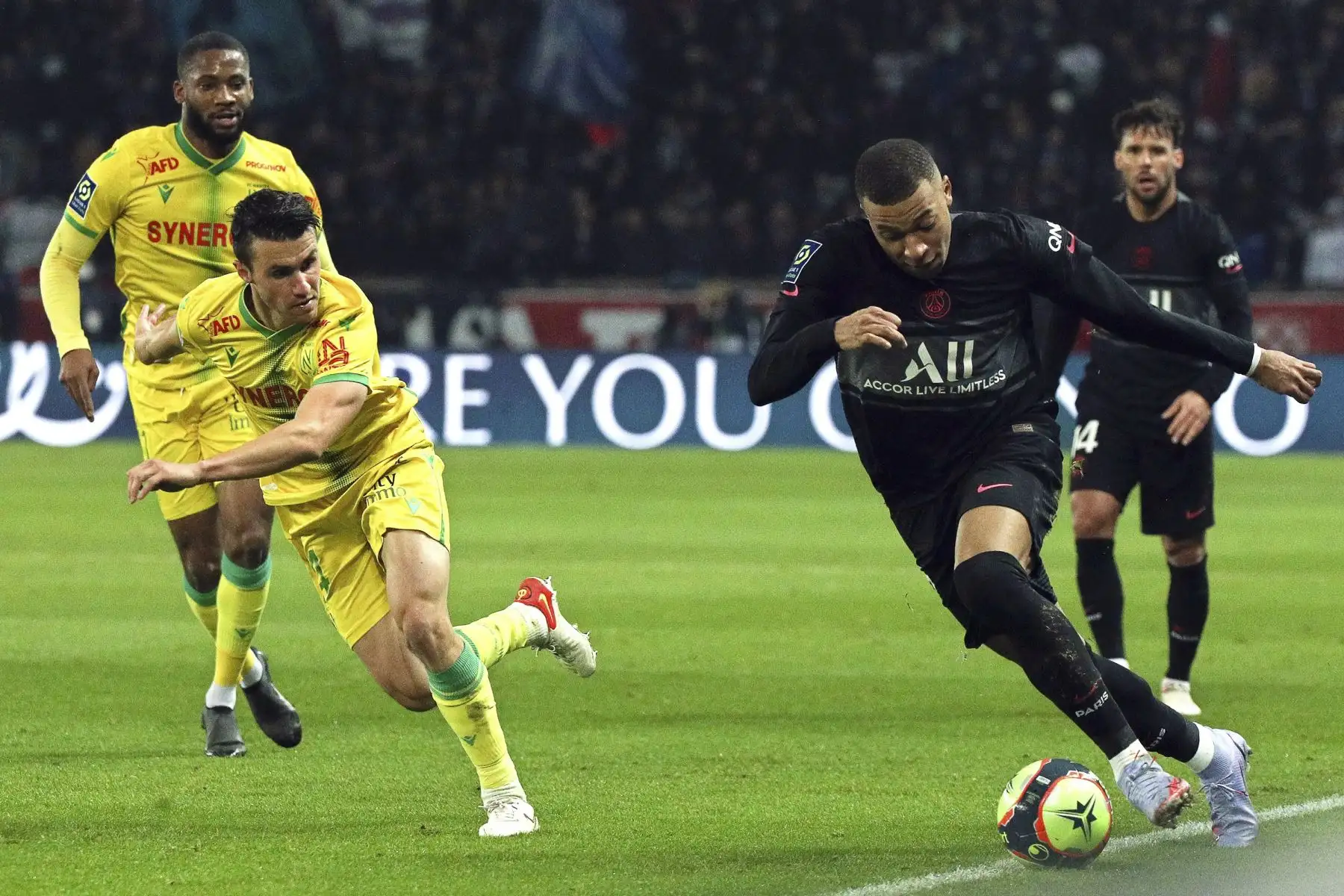 Kylian Mbappé del Paris Saint-Germain en acción durante el partido de la Ligue 1 francesa. Foto: EFE