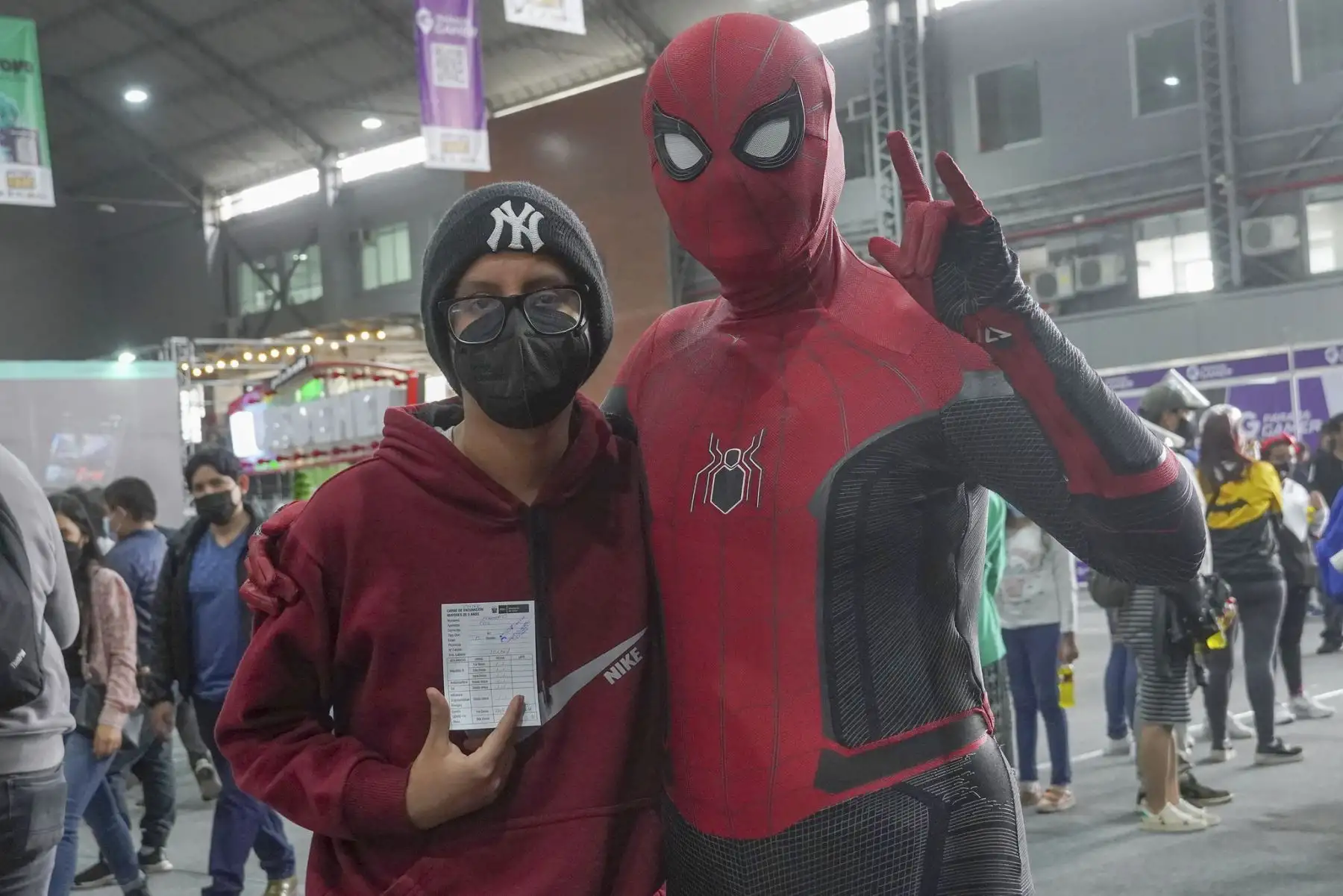 Todos los asistentes de la Comic Convention en el Jockey Plaza pueden vacunarse y realizarse pruebas de descarte de la covid-19. Acude hoy y mañana desde las 2pm hasta las 9pm. Foto: Minsa