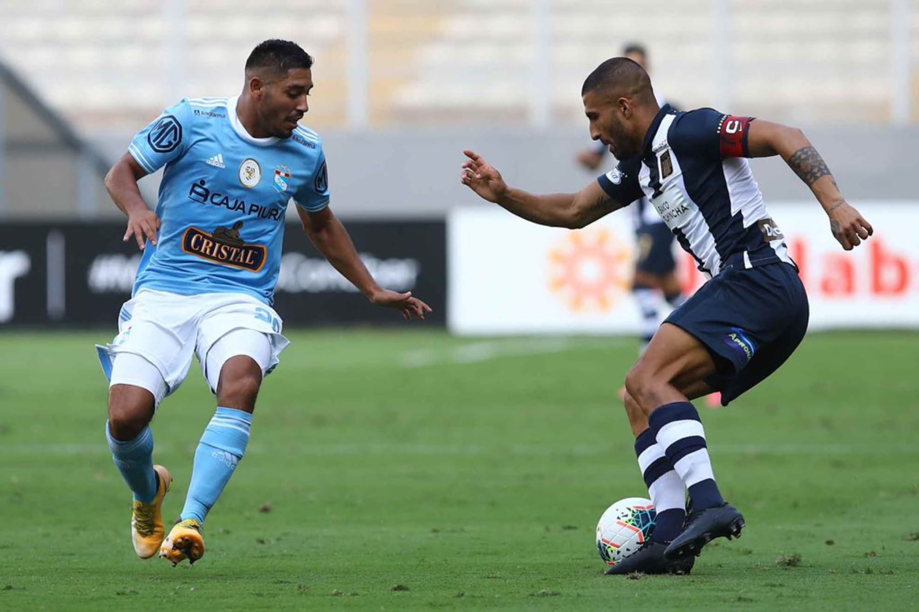 Alianza Lima y Cristal juegan en busca de afianzar el título nacional 2021