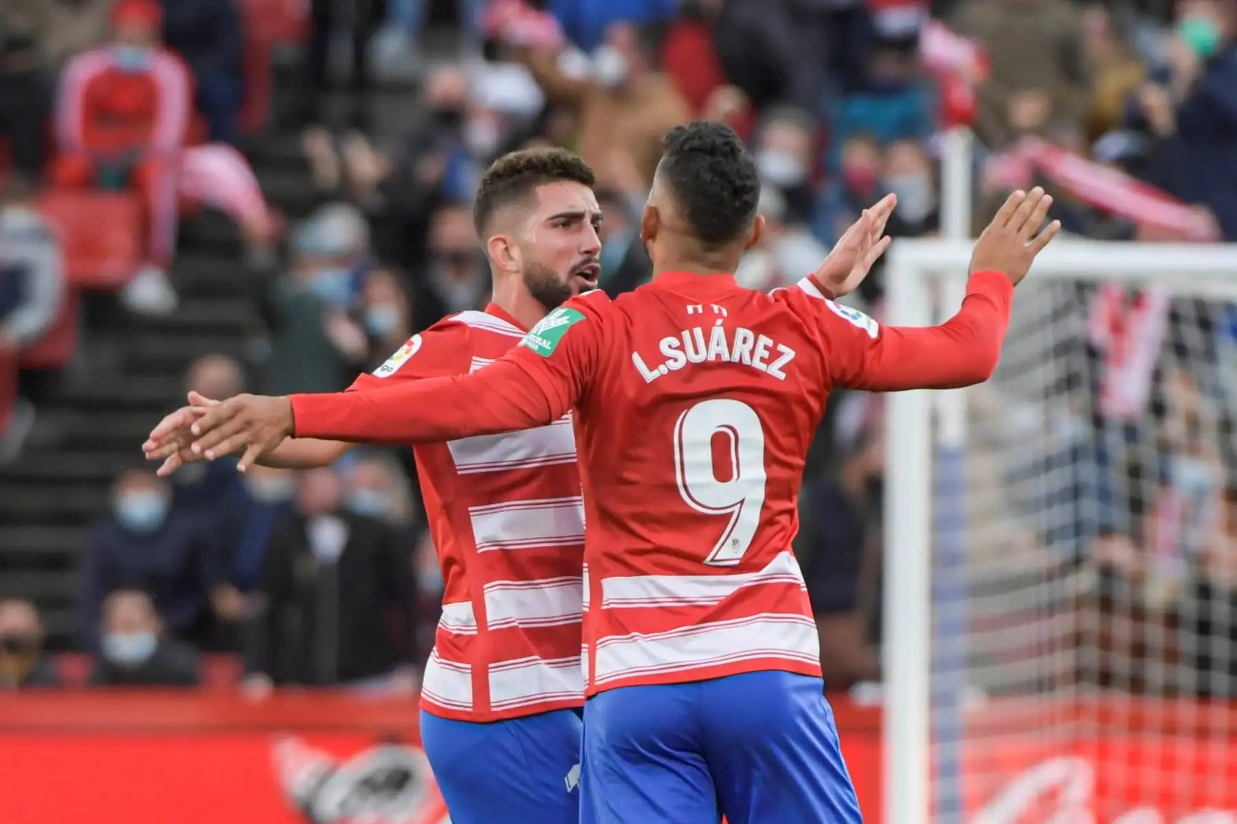 El centrocampista colombiano del Granada, Luis Suárez, celebra su gol contra el Real Madrid, durante el partido de la jornada 14 de LaLiga. Foto: EFE