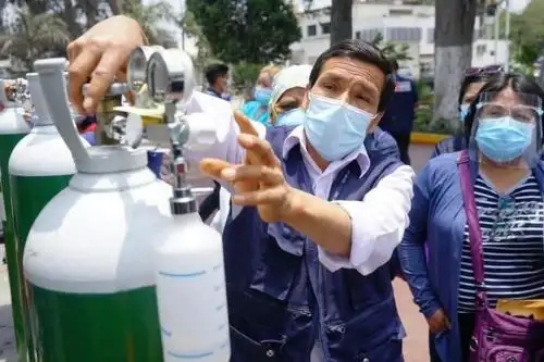 Minsa capacita al personal de salud sobre manejo de balones y concentradores de oxígeno. Foto: ANDINA/Difusión.