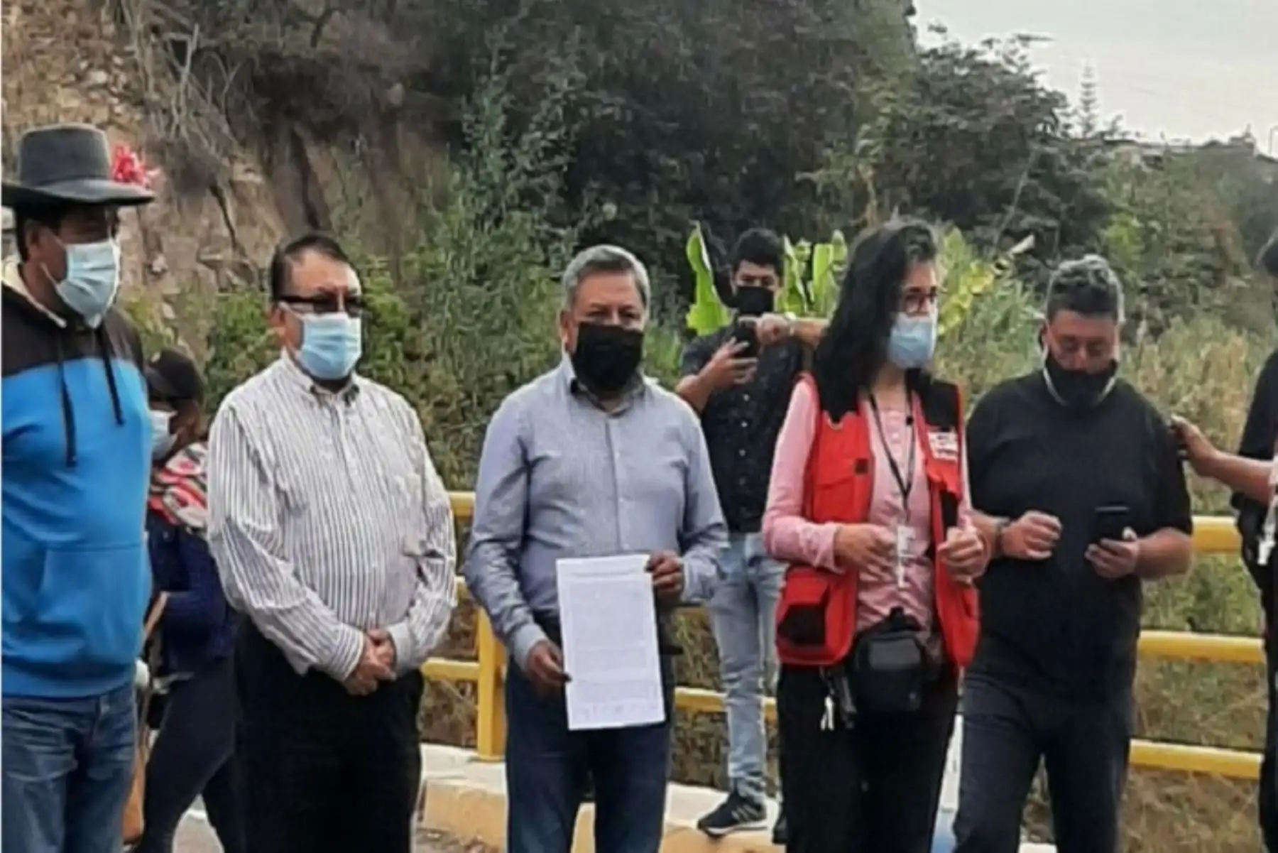 Durante la reunión realizada en la localidad de Tumilaca, se abordó la viabilidad del proyecto “Creación de la línea de construcción del sistema hidráulico para riego agrícola en el centro poblado de Pachas, distrito de  Chojata, provincia de General Sánchez Cerro, departamento de Moquegua”, y sobre el inicio de las actividades para la remediación del río por parte de la Empresa  Activos Mineros SAC.
