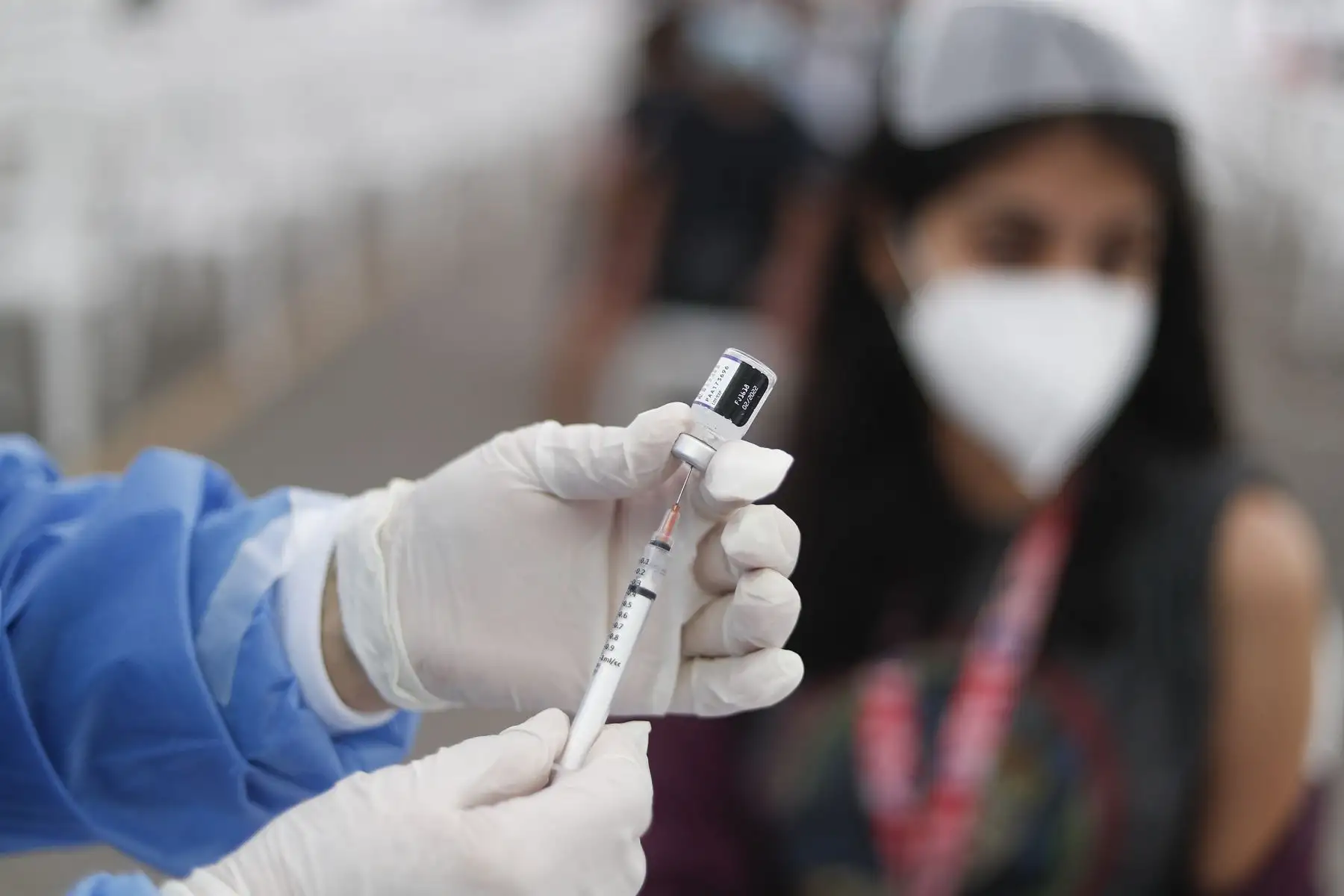 La aplicación de la dosis de refuerzo a las personas de 18 años a más empezará el 26 de noviembre. Foto: ANDINA/Renato Pajuelo