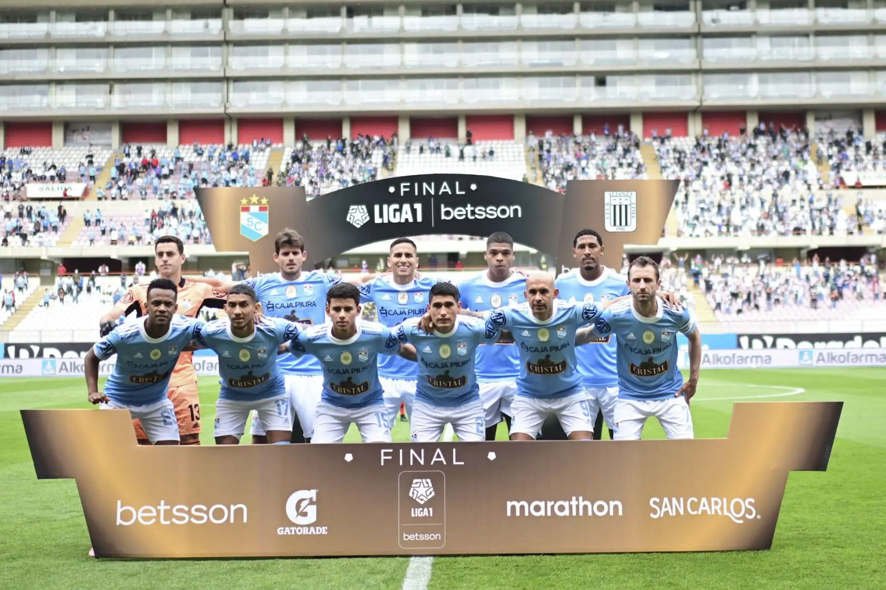 Alianza Lima y Sporting Cristal se enfrentan por la primera final de la Liga 1. Foto: FPF