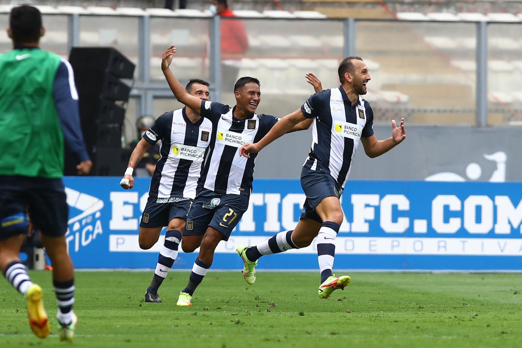 Hernán Barcos convirtió el primer gol de la primera final entre Alianza Lima y Sporting Cristal
