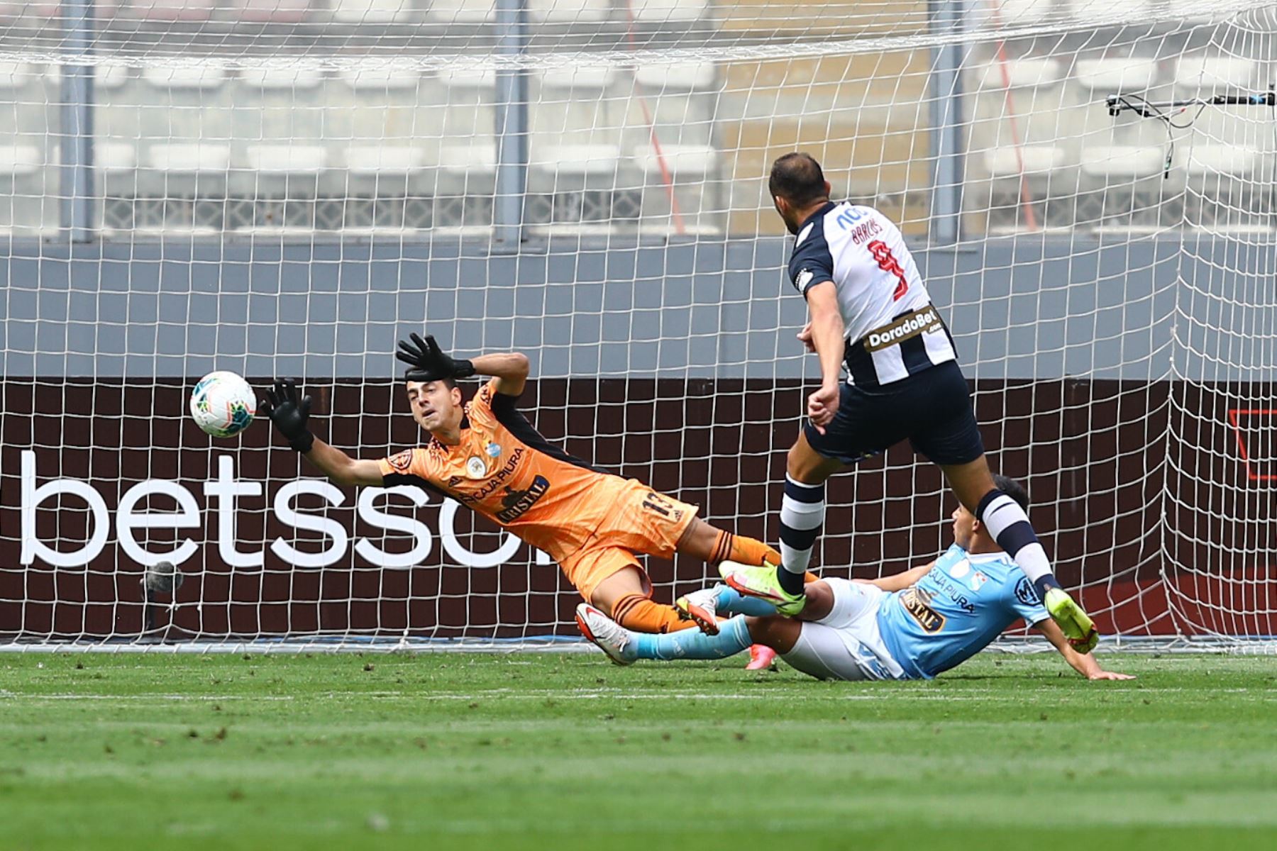 Hernán Barcos convirtió el primer gol de la primera final entre Alianza Lima y Sporting Cristal