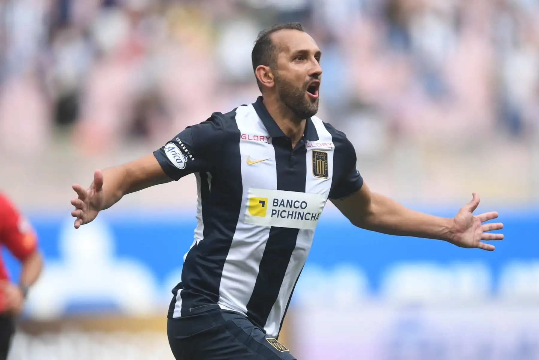 Hernán Barcos anota el 1-0 para Alianza Lima. Foto: FPF