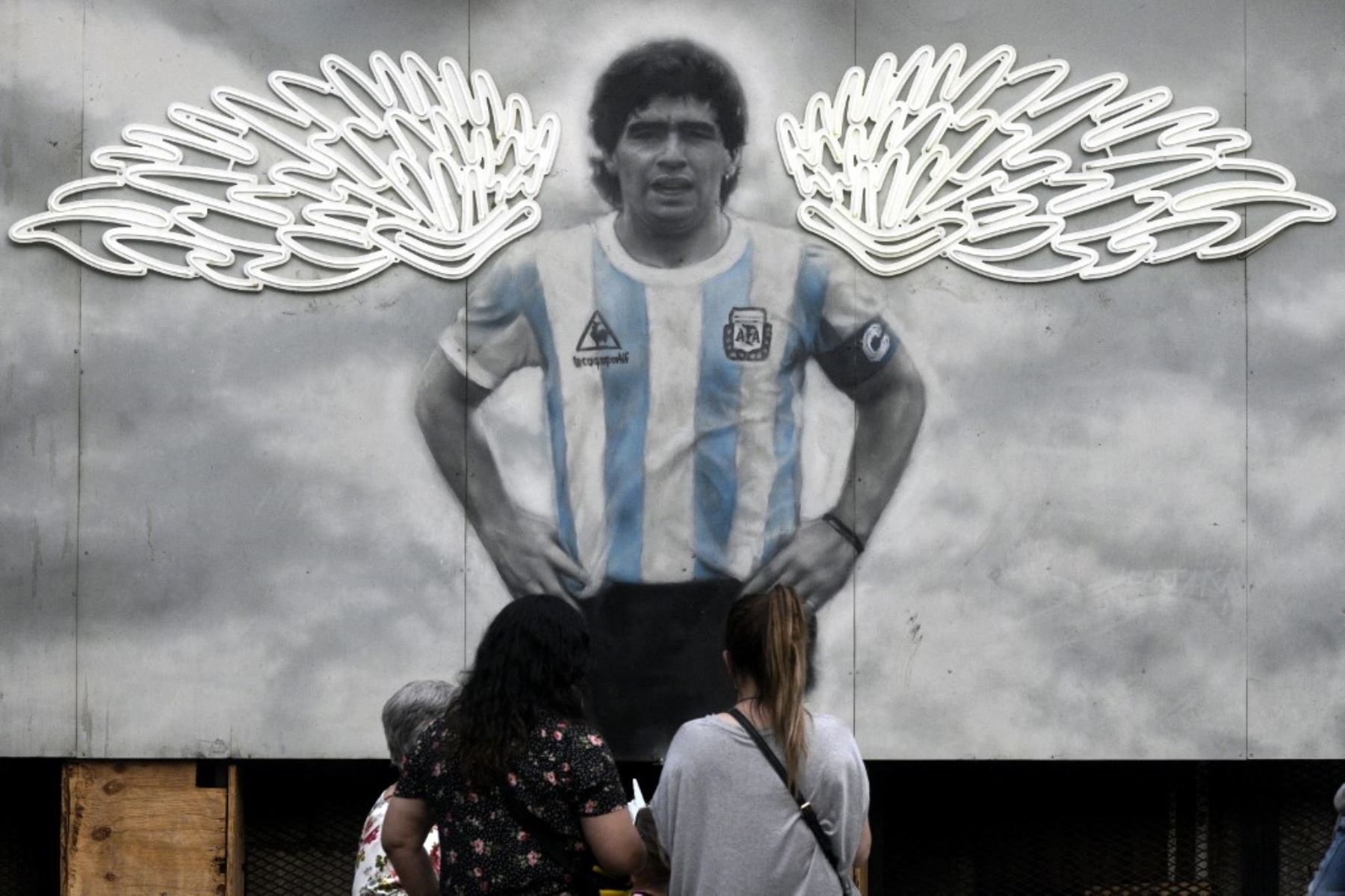 Maradona se mantiene presente en los aficionados del fútbol cuando se cumple un año de su muerte