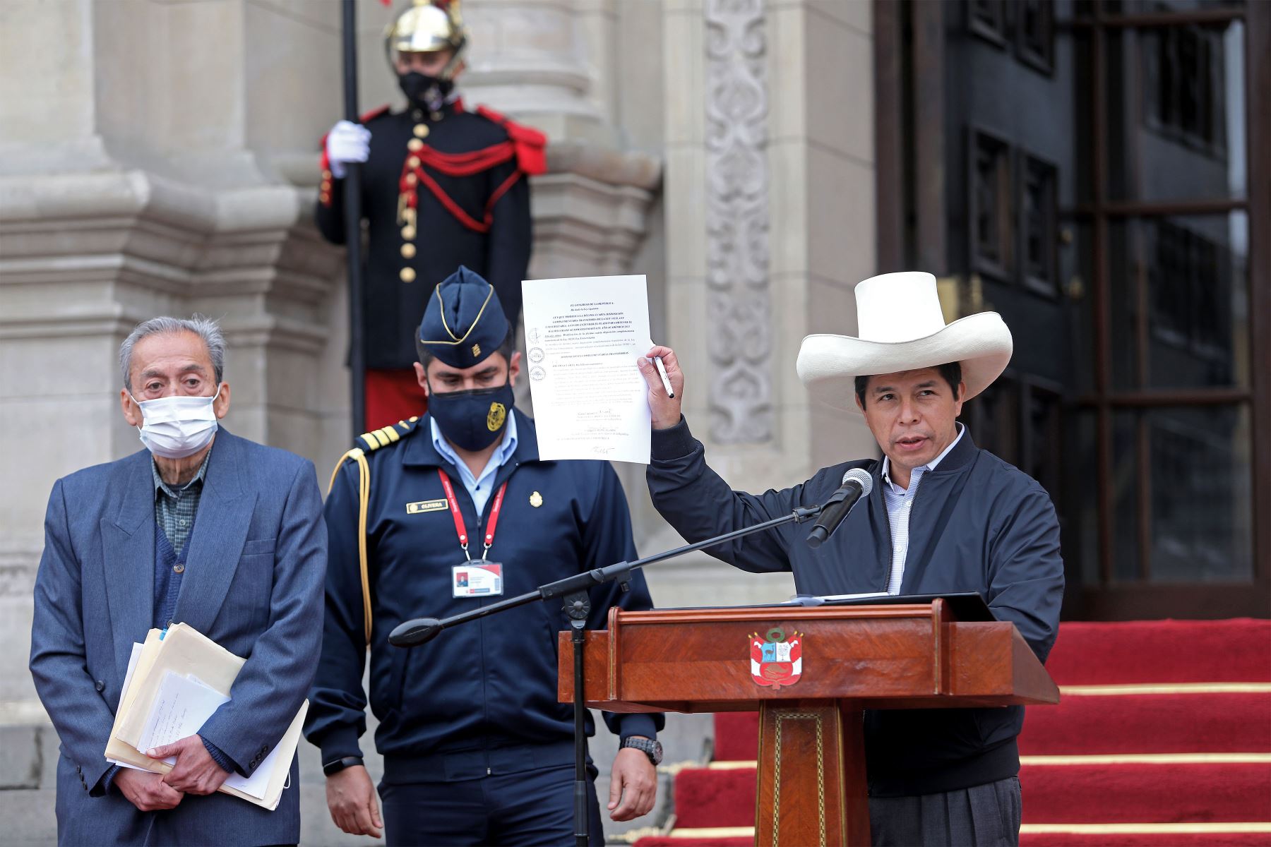 Presidente de la República, Pedro Castillo, promulgó Ley que amplía el bachillerato automático hasta el 2023.
Foto: ANDINA/Prensa Presidencia