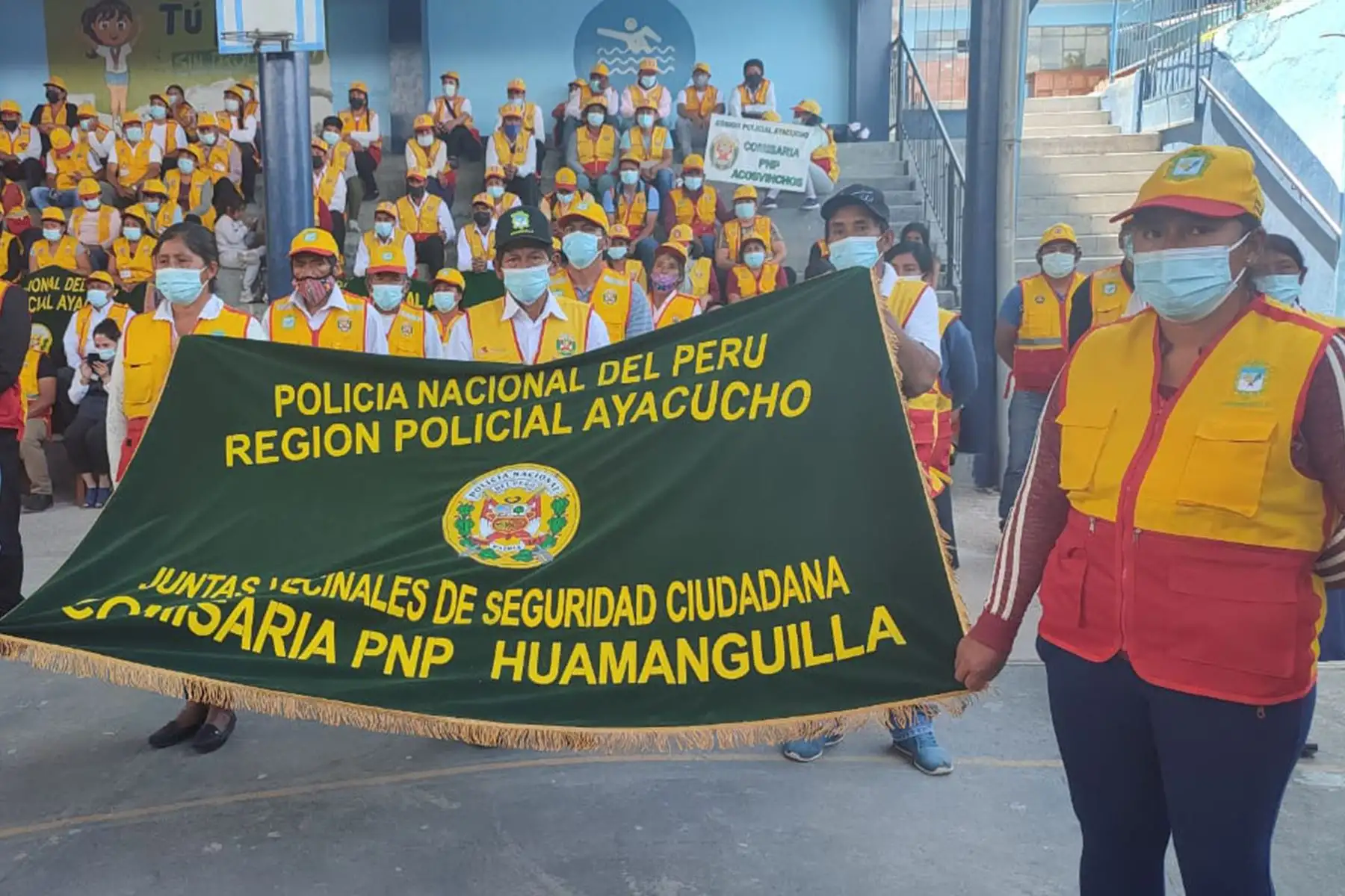 El ministro del Interior, Avelino Guillén, participó de la ceremonia de juramentación de las Juntas Vecinales de Seguridad Ciudadana de Huamanga, Ayacucho y entrega equipos e indumentaria a la Unidad Especializada de Emergencia y Rescate de la Policía.
Foto: Mininter