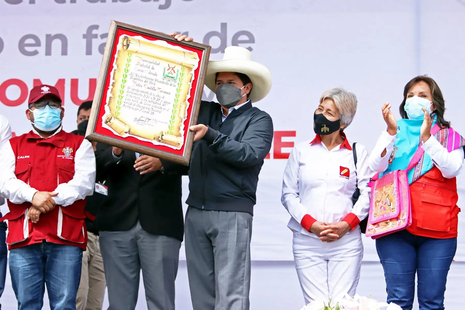 Jefe de Estado, Pedro Castillo, supervisa los avances de la agenda de trabajo en favor de la atención a personas en situación de vulnerabilidad que realiza el Midis en la región Arequipa.
Foto: ANDINA/Prensa Presidencia