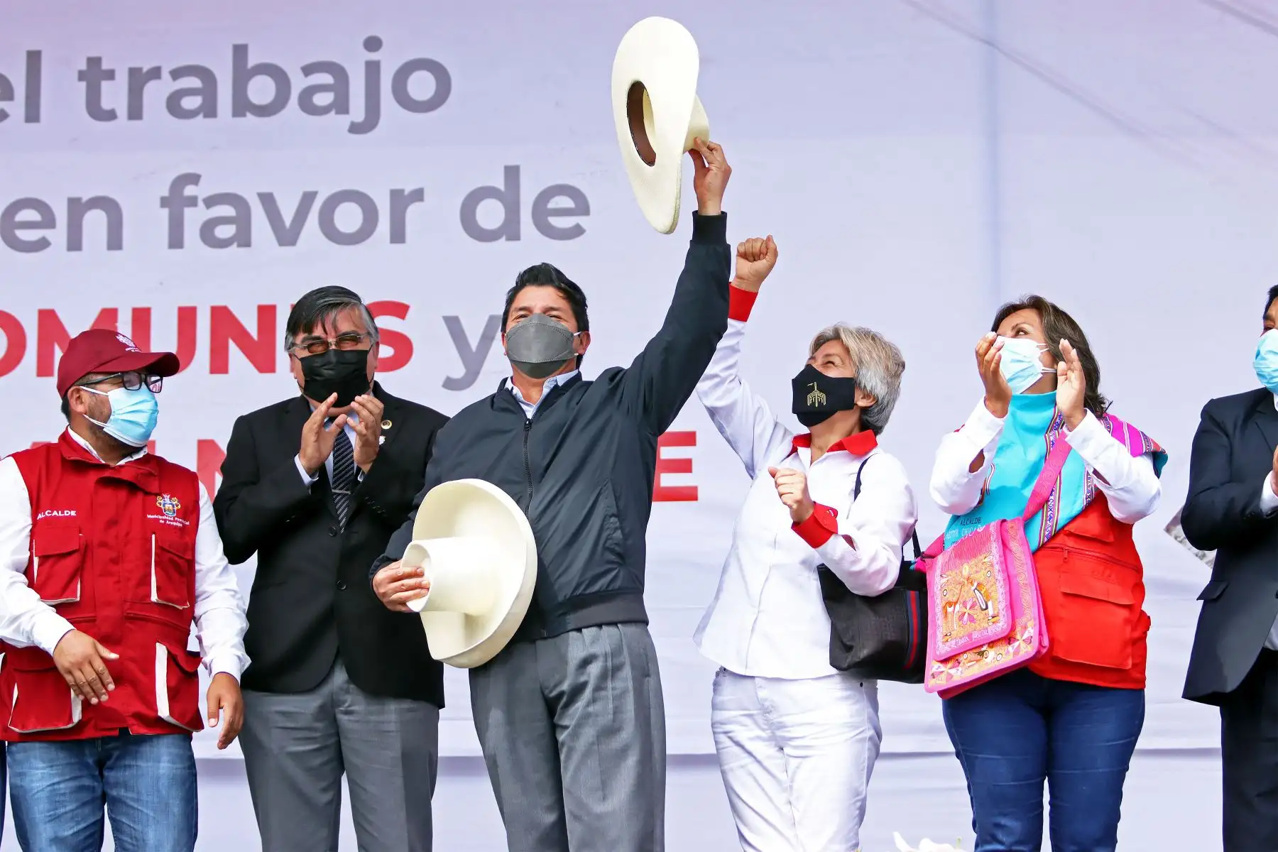 Jefe de Estado, Pedro Castillo, supervisa los avances de la agenda de trabajo en favor de la atención a personas en situación de vulnerabilidad que realiza el Midis en la región Arequipa.
Foto: ANDINA/Prensa Presidencia